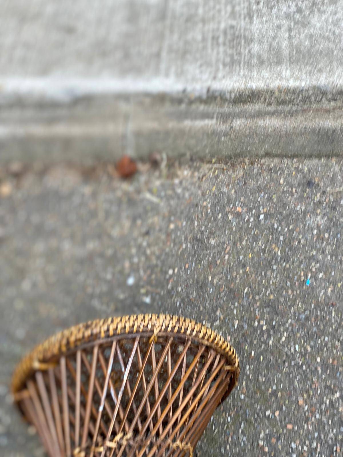Round tamtam diabolo stool in rattan and woven wicker.