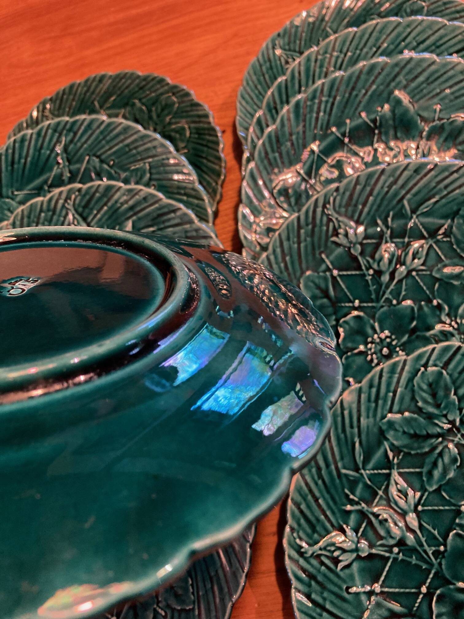 Set of 10 green earthenware dessert plates with a finely embossed floral pattern