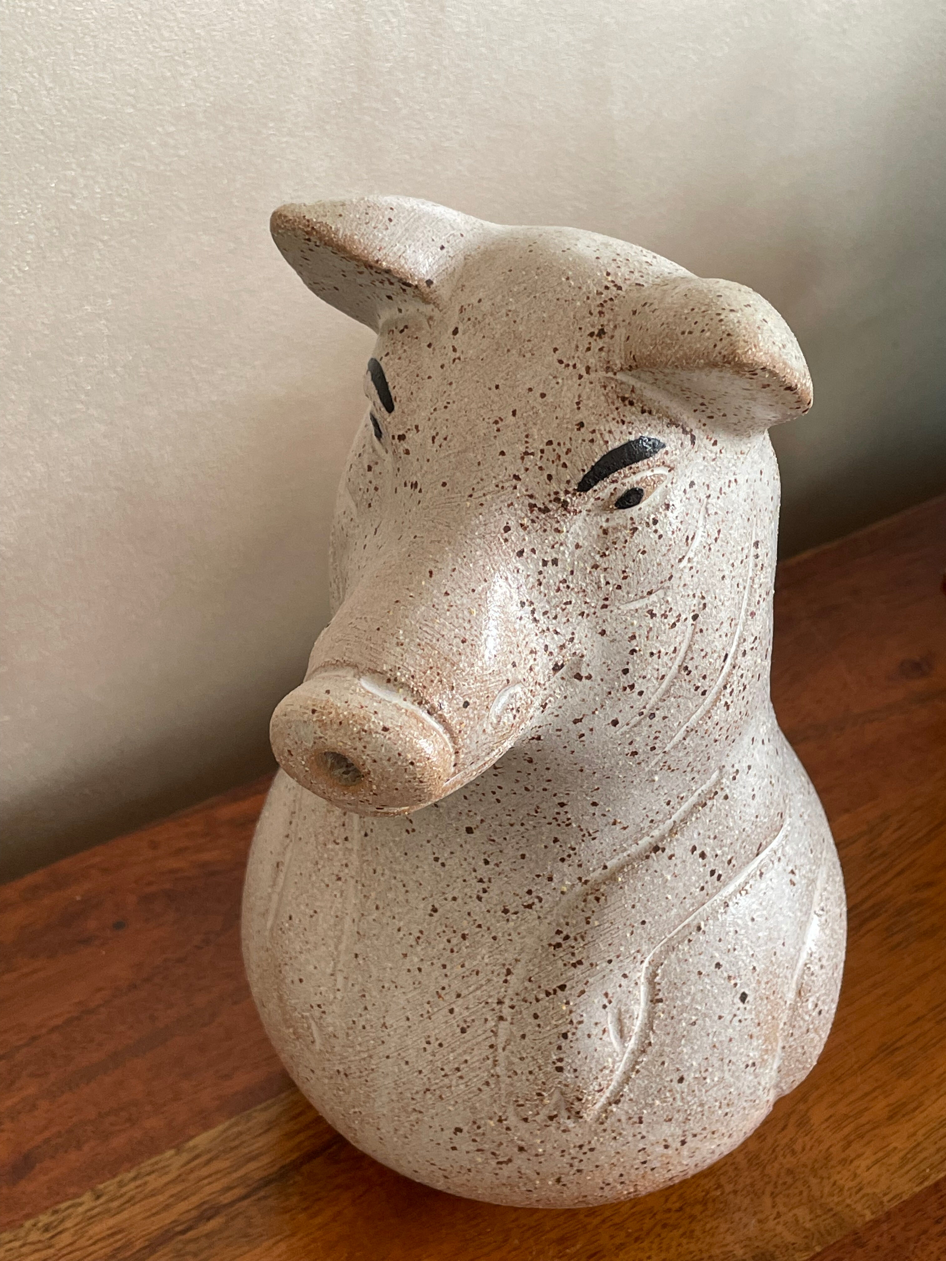 Pig-shaped sandstone pitcher
