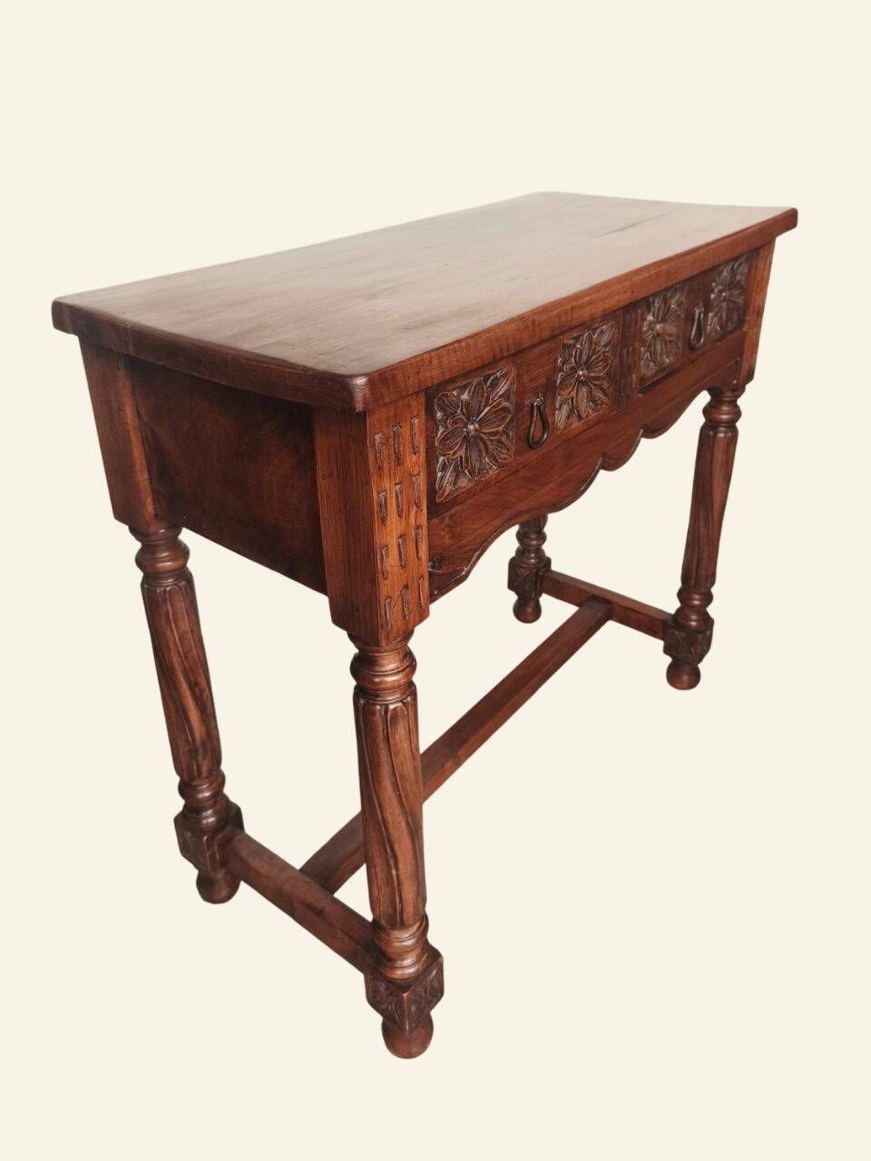 Castilian console table in carved walnut, early 20th century.