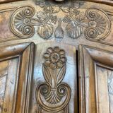 Bressane wardrobe with arched cornice, walnut and fresne magnifying glass.