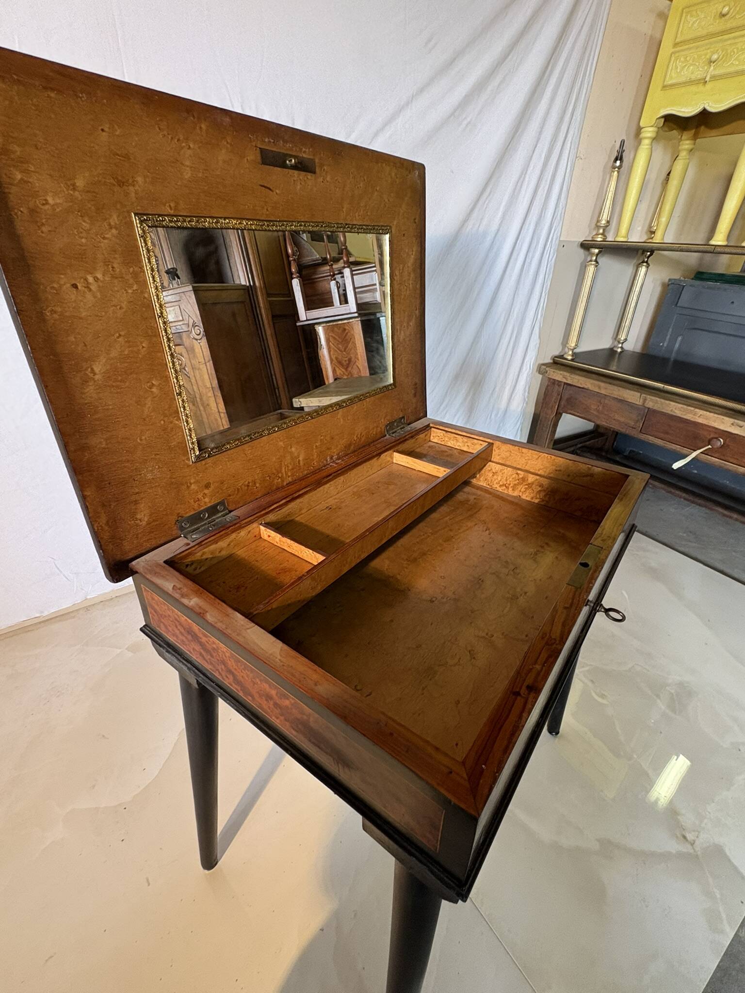 Antique Napoleon III style dressing table – Blackened wood and walnut burl