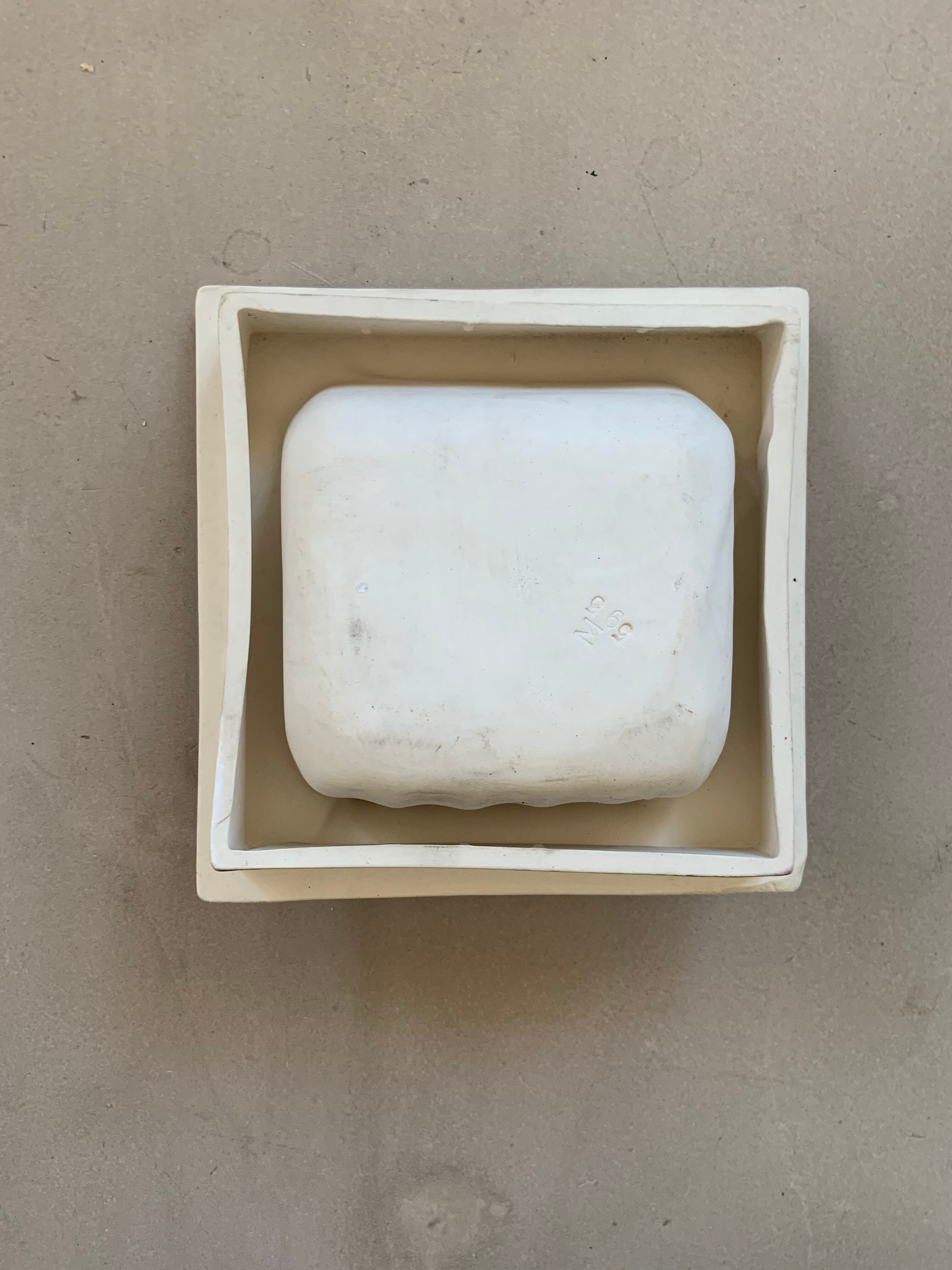Built-in ceramic wall soap dish