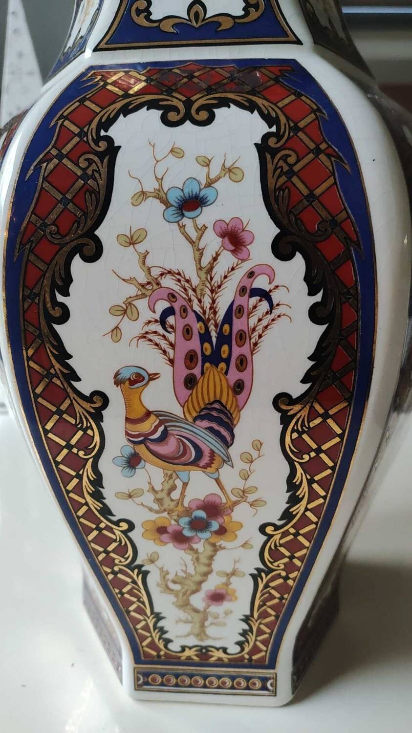 Hexagonal Chinese Vase. Imari style. Peacock/peacock and floral patterns. High 36 cm