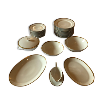 Fine porcelain table service