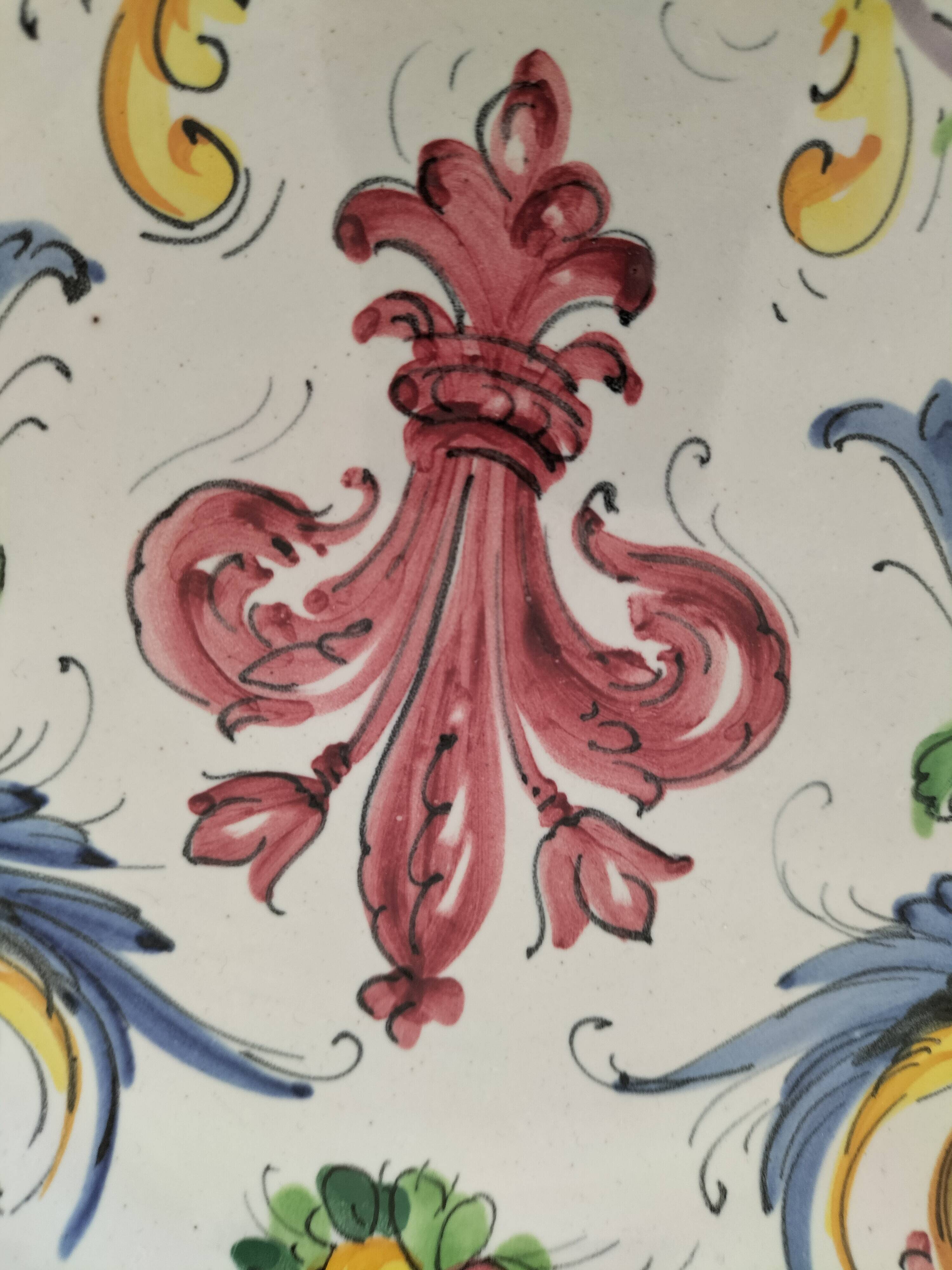 4 hand-painted earthenware plates in a holiday home style