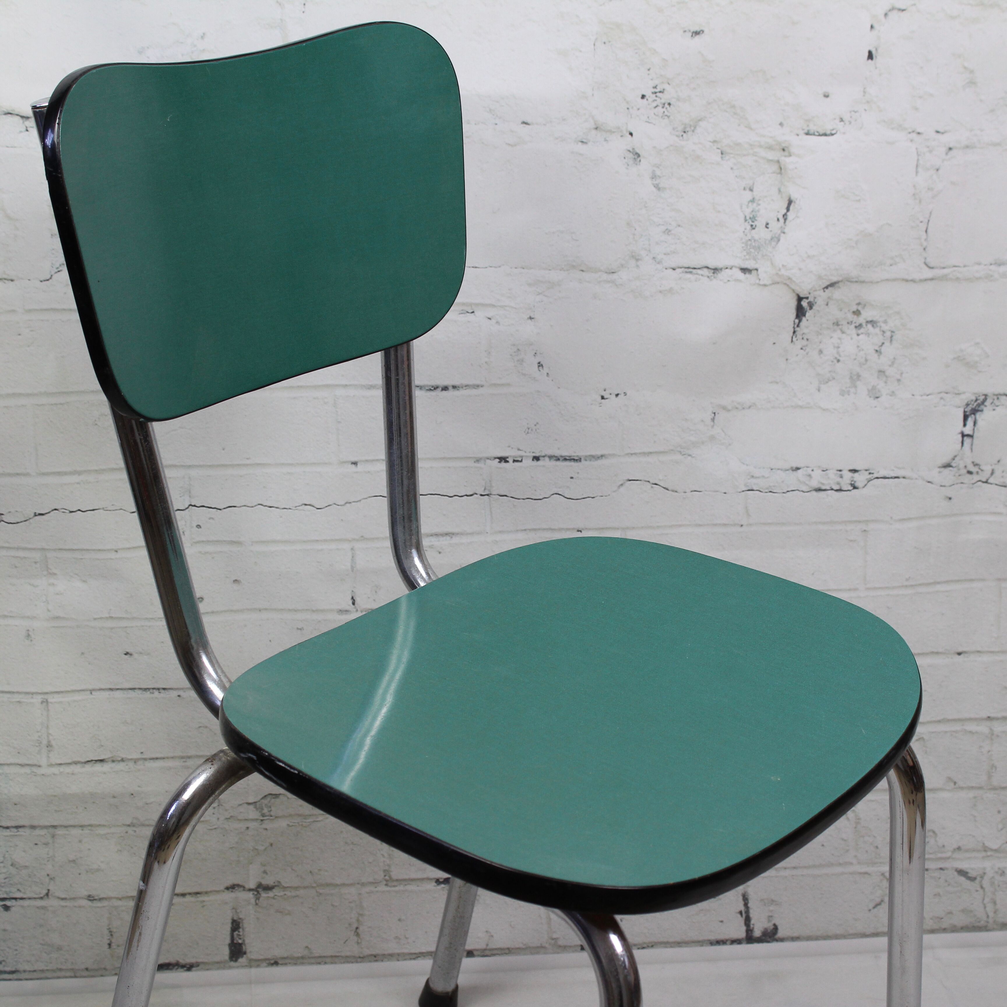 Chaise en formica bleu vert turquoise