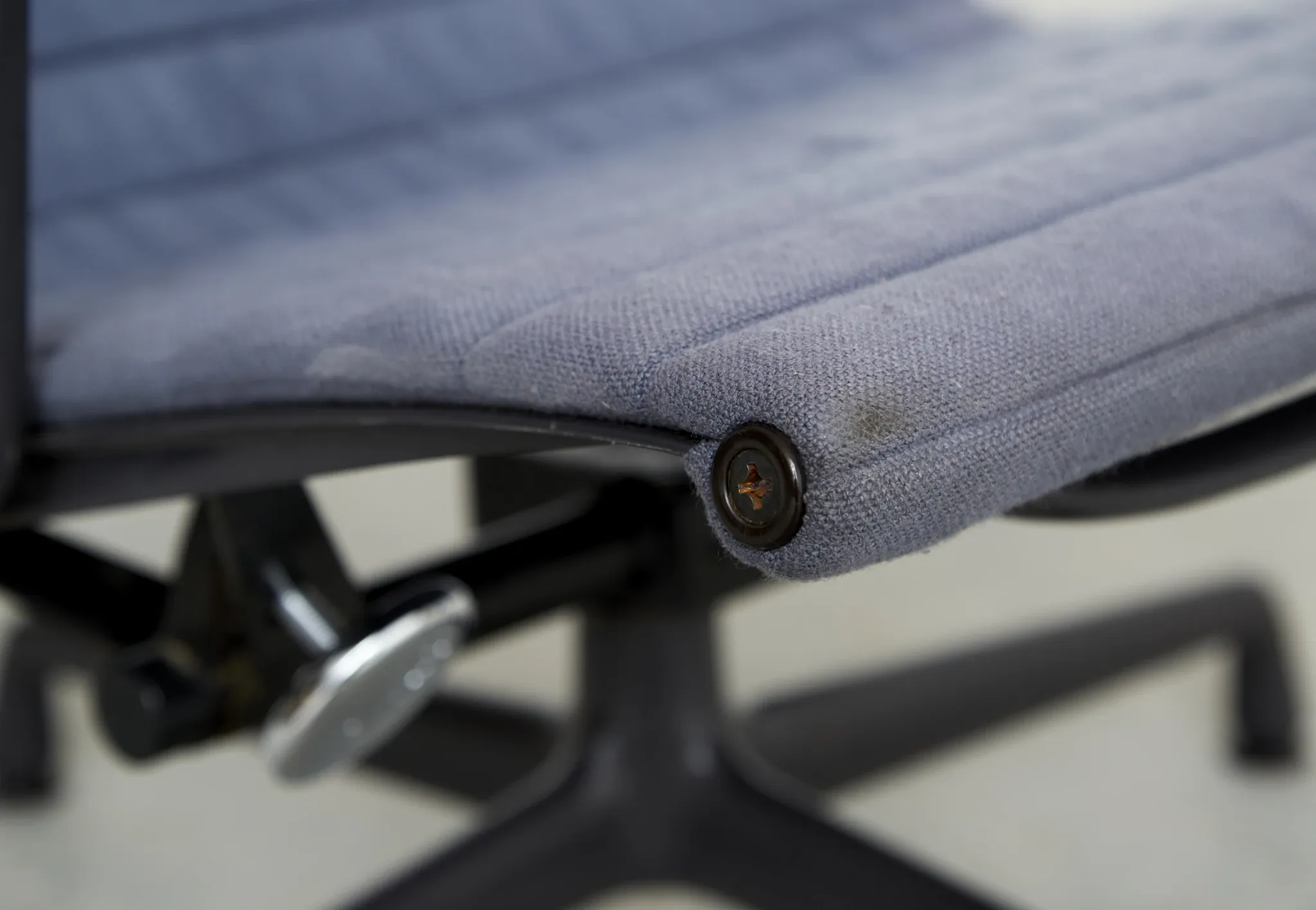 Charles & Ray Eames Chair EA124 & Ottomane EA125 for Vitra/Herman Miller
