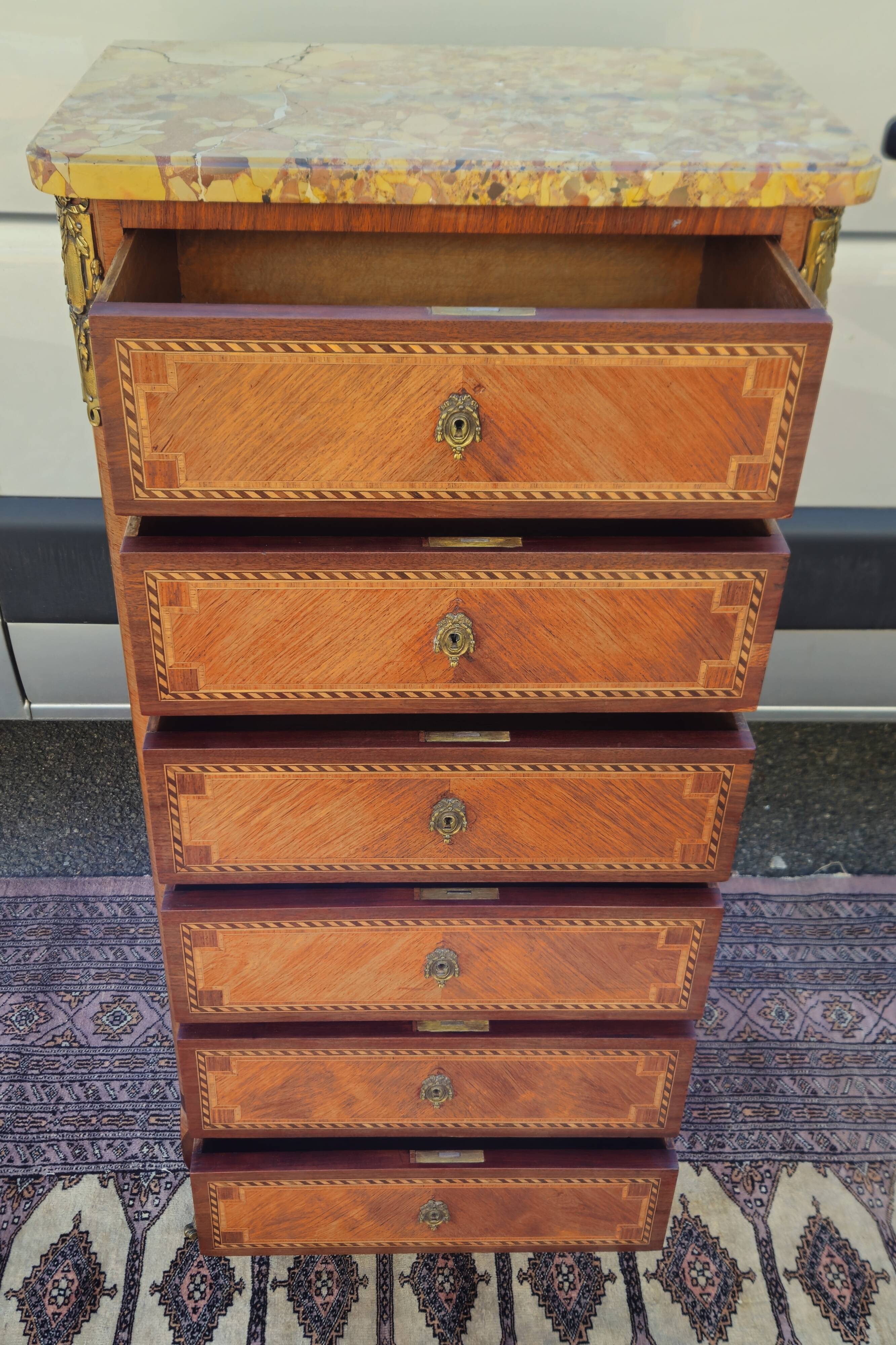 Louis XV style chest of drawers in noble wood marquetry – Marble top –