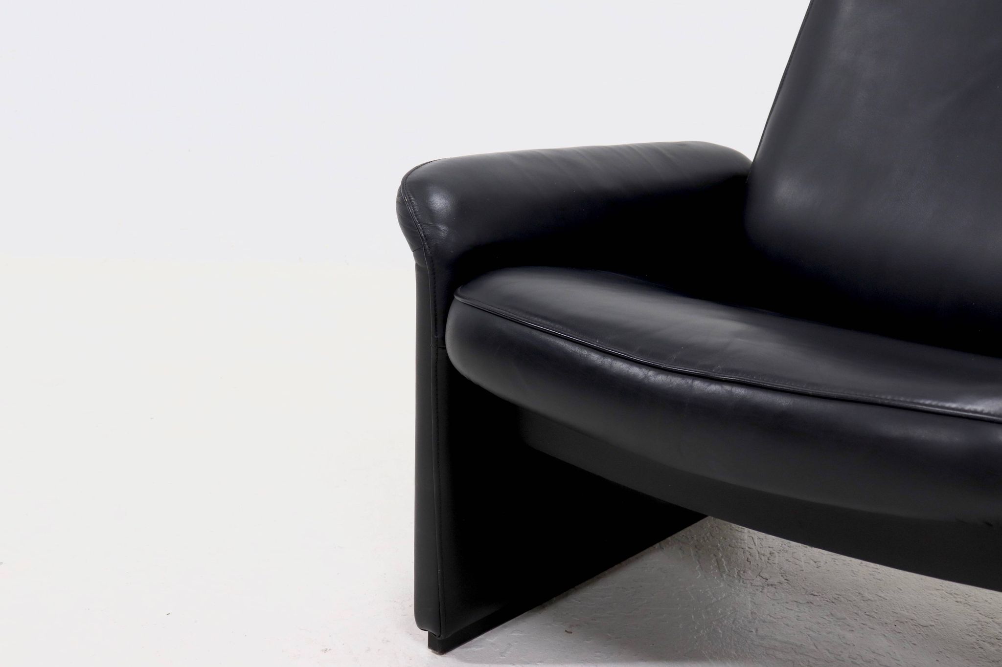 Fauteuil de salon DS50 en cuir noir par De Sede Suisse années 1980
