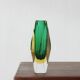 Vase à facettes en verre Sommerso vert et ambré