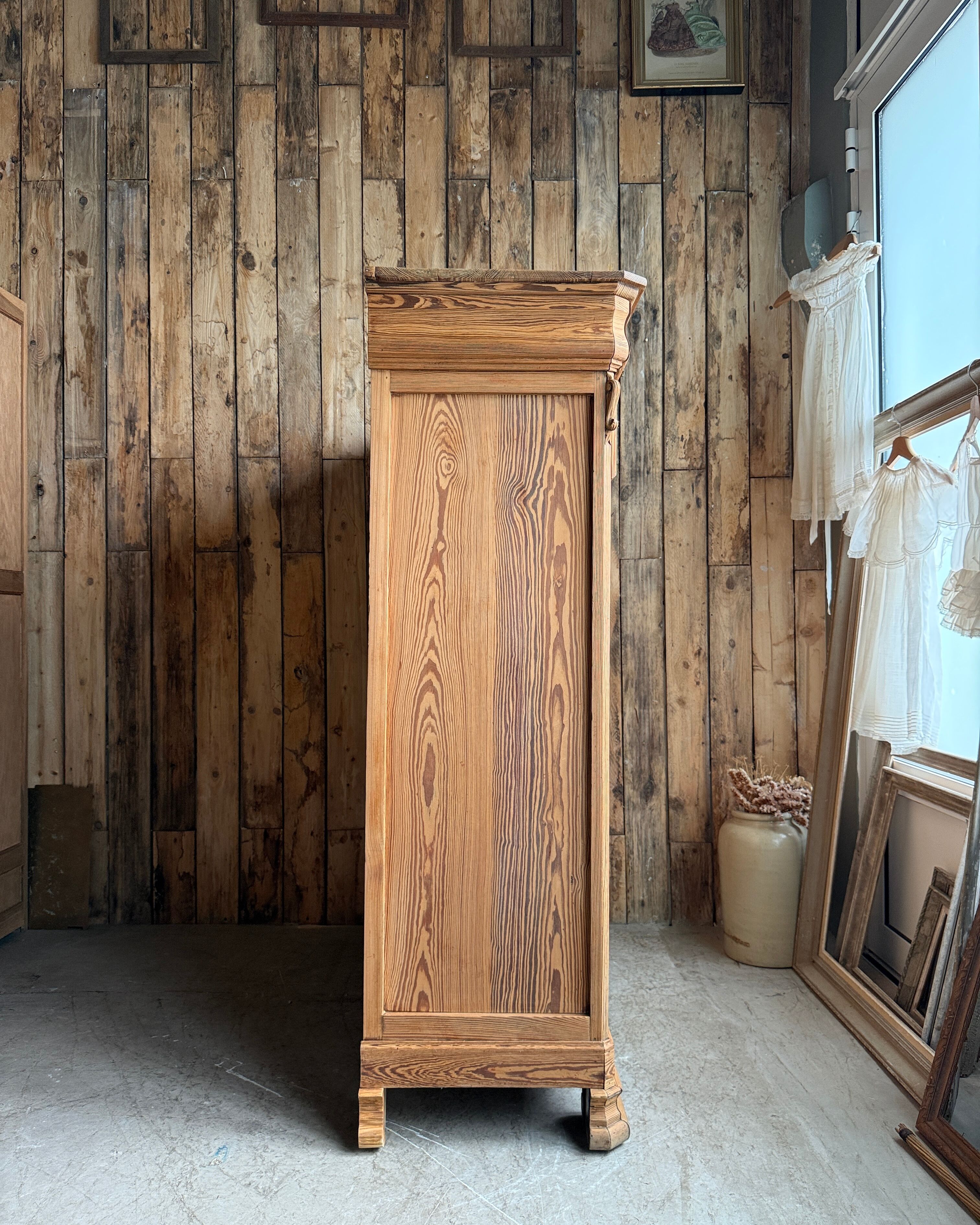 Grand Louis-Philippe buffet in pitch pine (renovated)