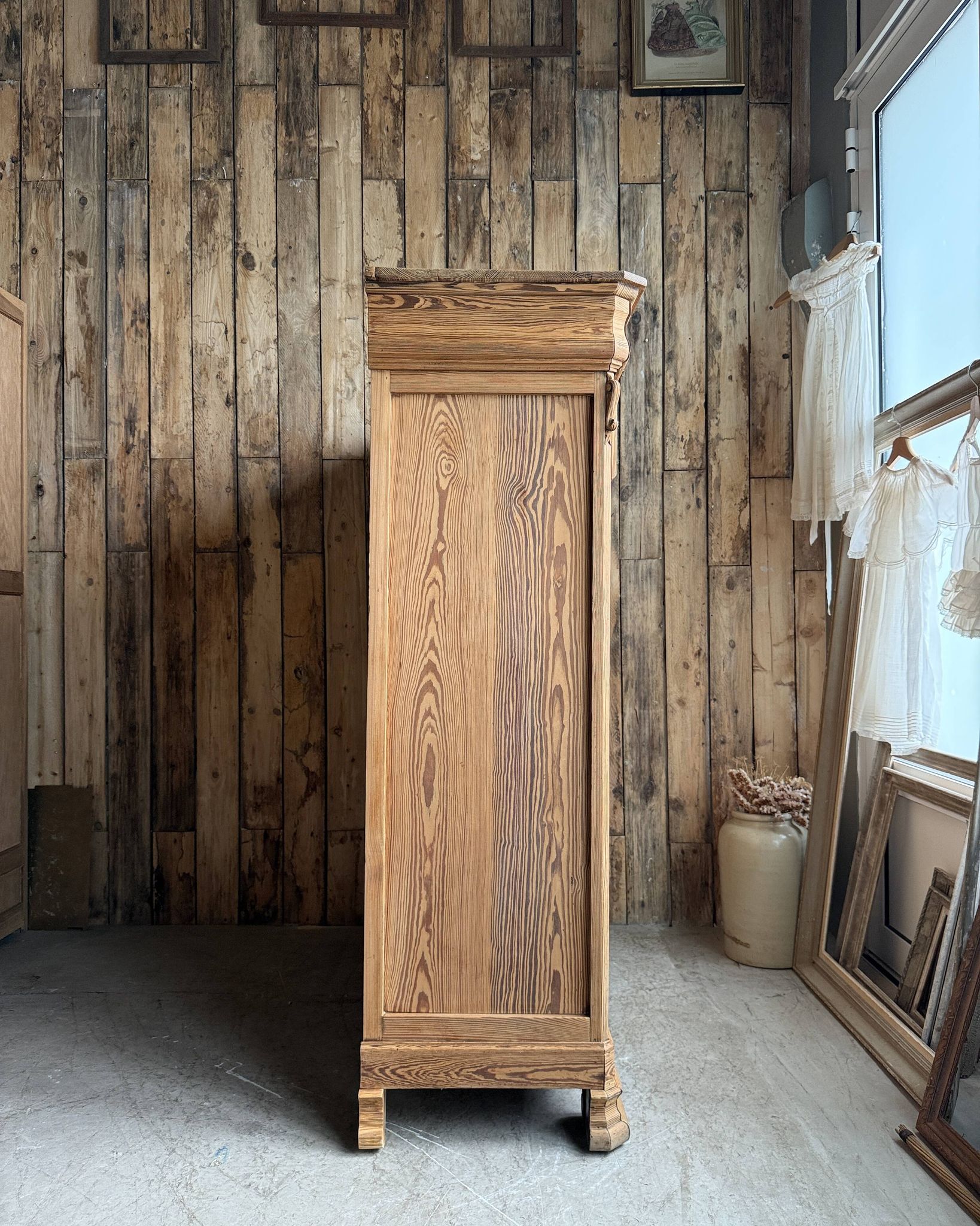 Grand Louis-Philippe buffet in pitch pine (renovated)