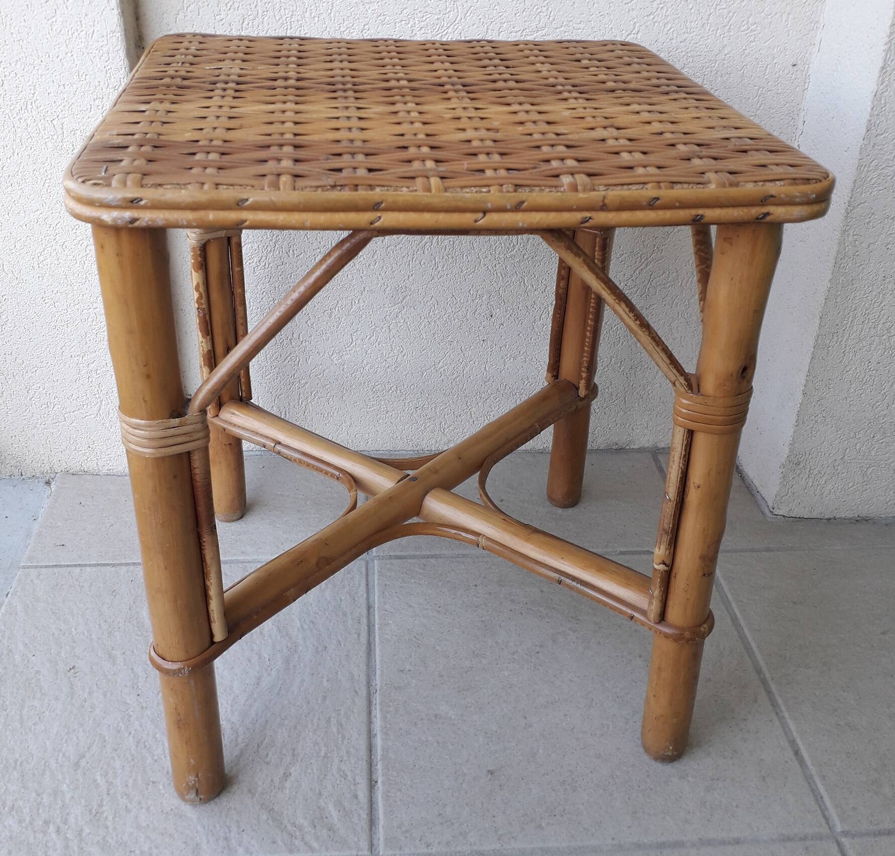2 tables basses en rotin