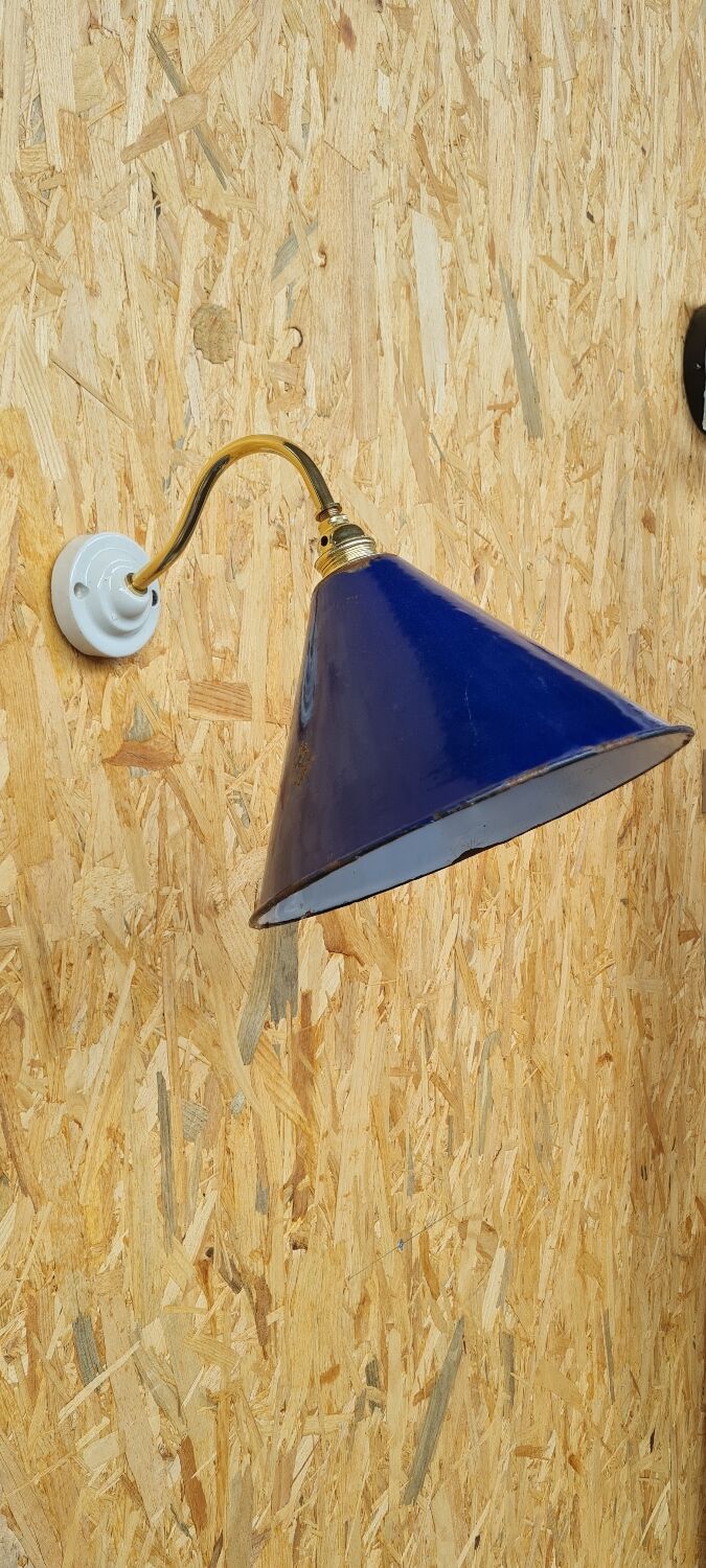 Vintage wall lamp in enamelled sheet metal