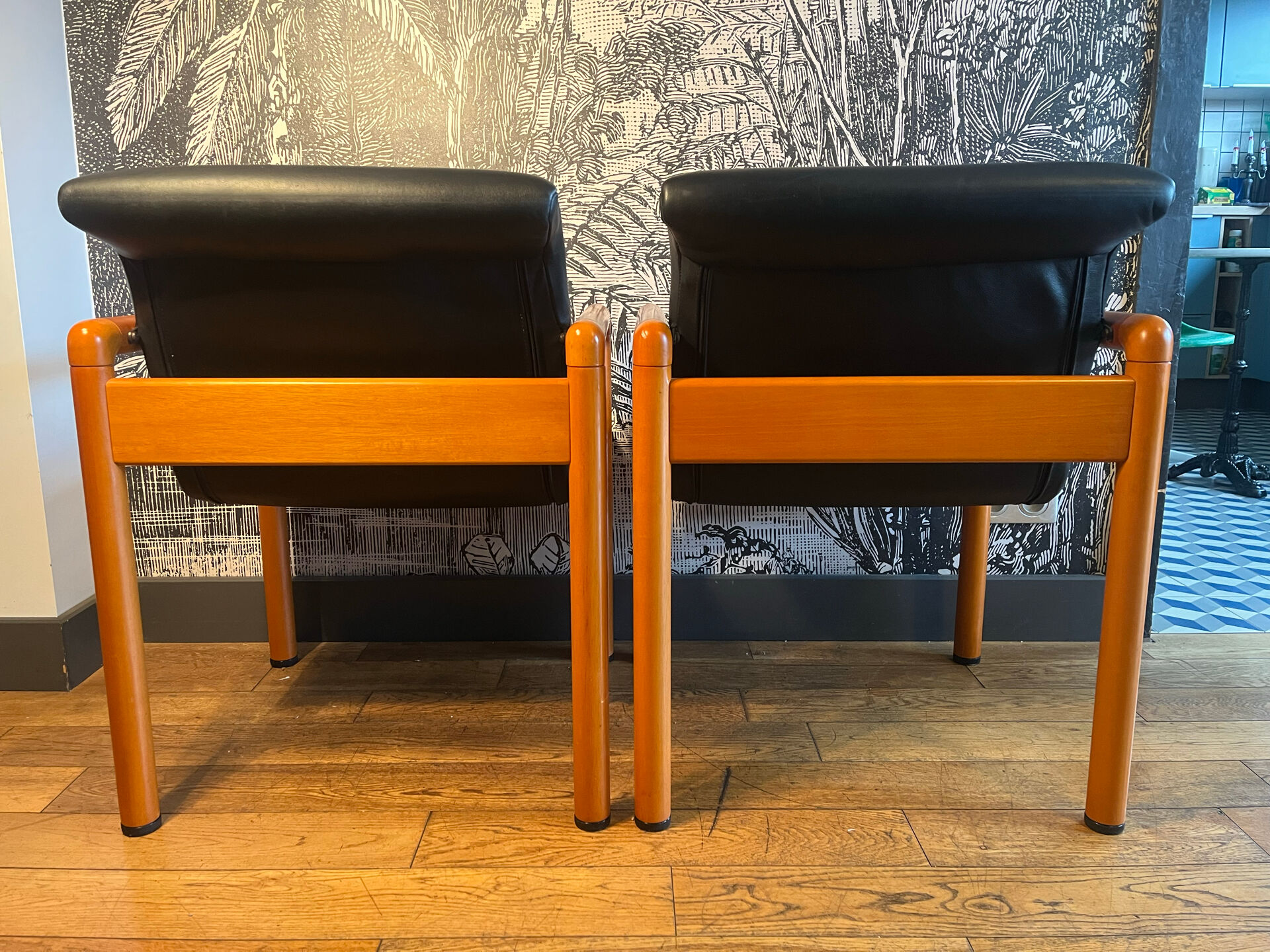 Flötotto leather armchair pair