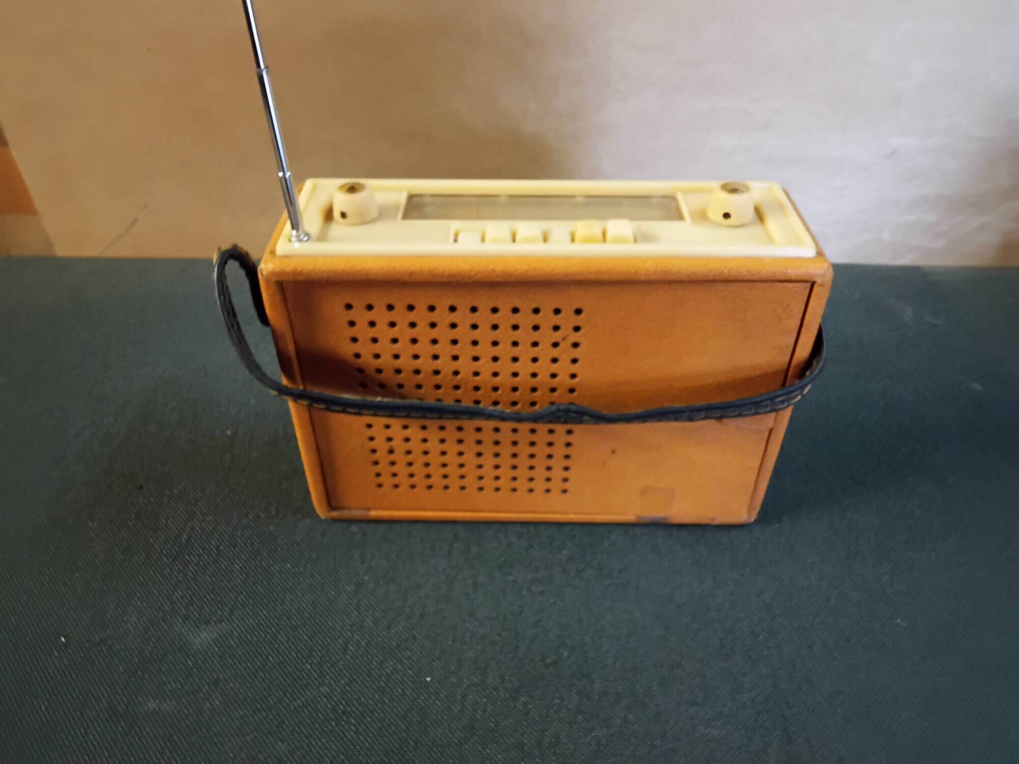 Poste radio transistor avec Sacoche
