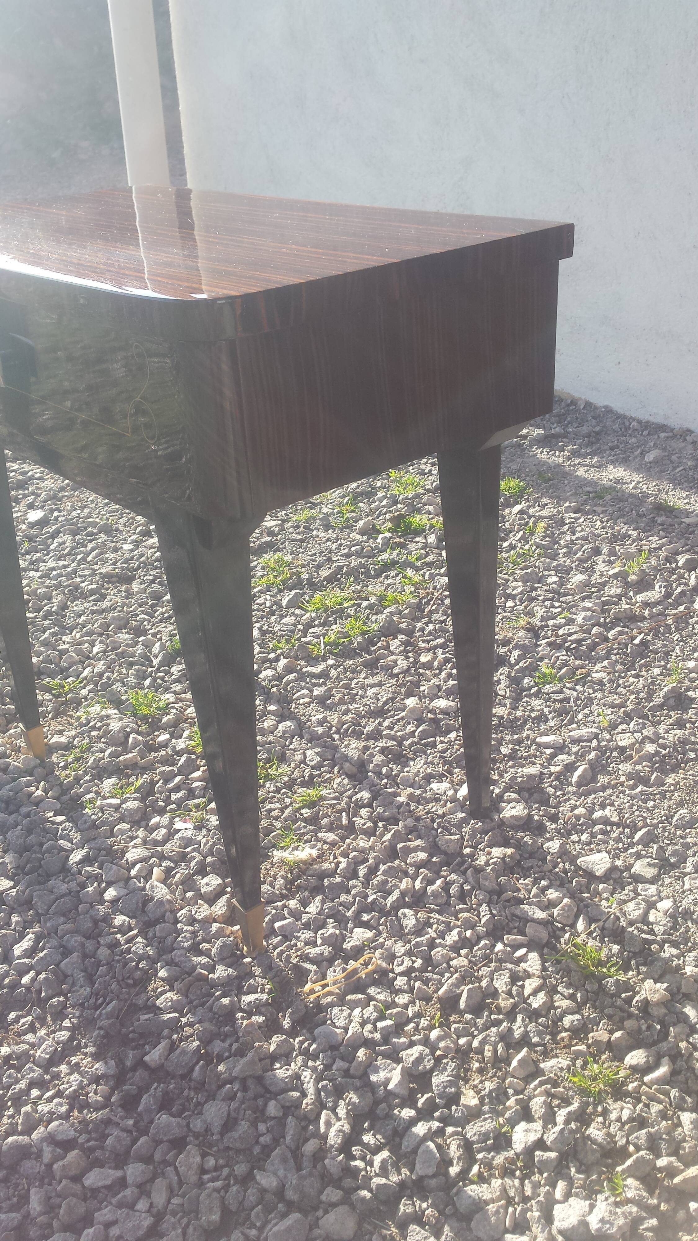 Lot of 2 bedside tables