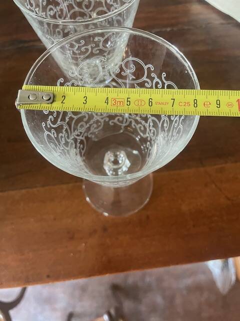 2 large engraved water glasses in arabesque.