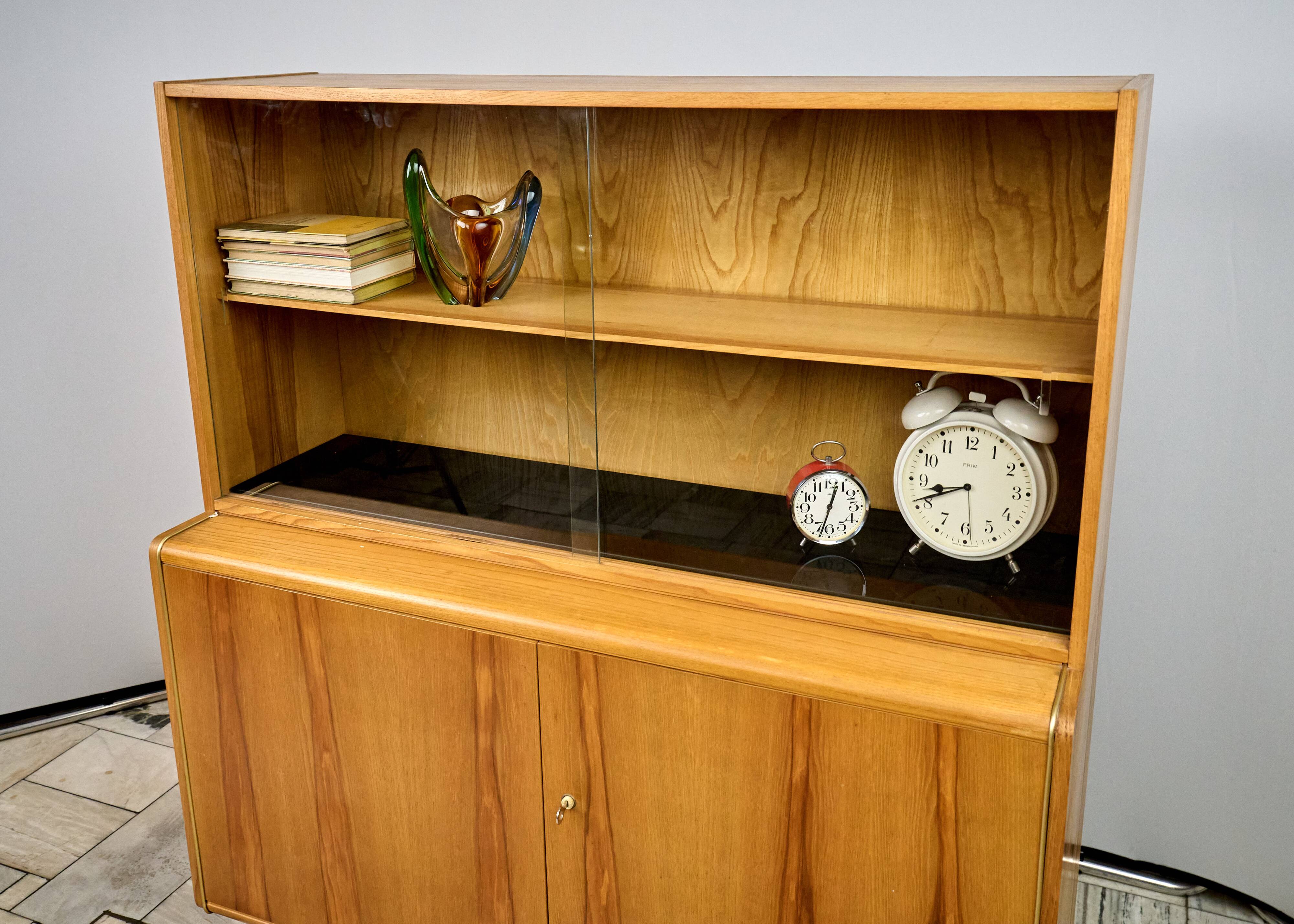 Vitrine par Hubert Nepožitek et Bohumil Landsman pour Jitona, années 1960.