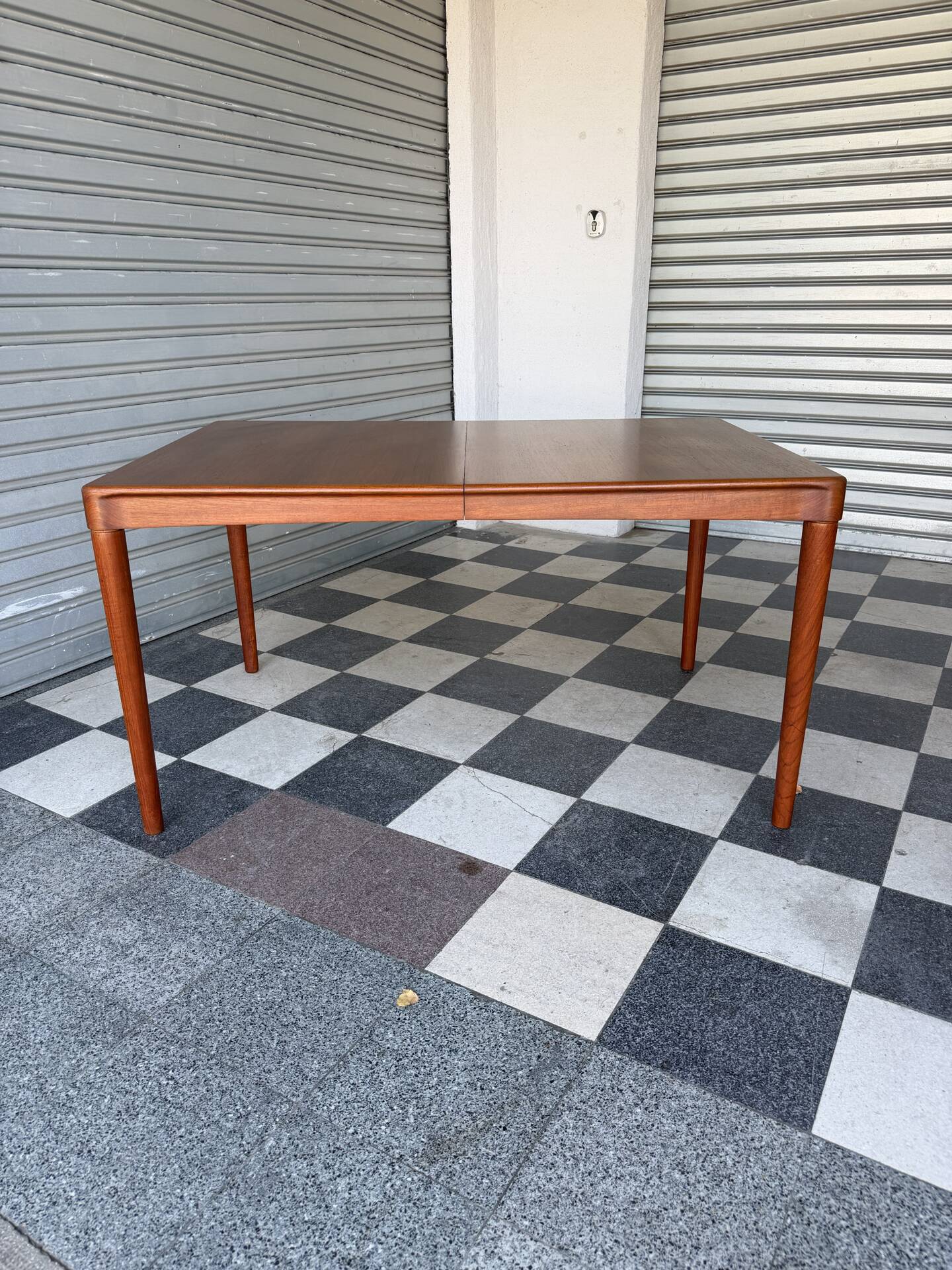 Table danoise en teck HW Klein pour Bramin