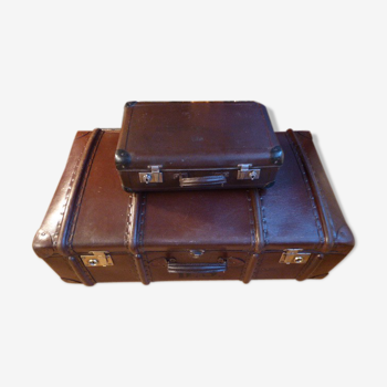 Duo of vintage dark brown suitcases "Mother Big and her little chaperone"