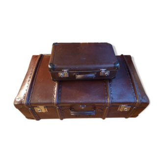 Duo of vintage dark brown suitcases "Mother Big and her little chaperone"