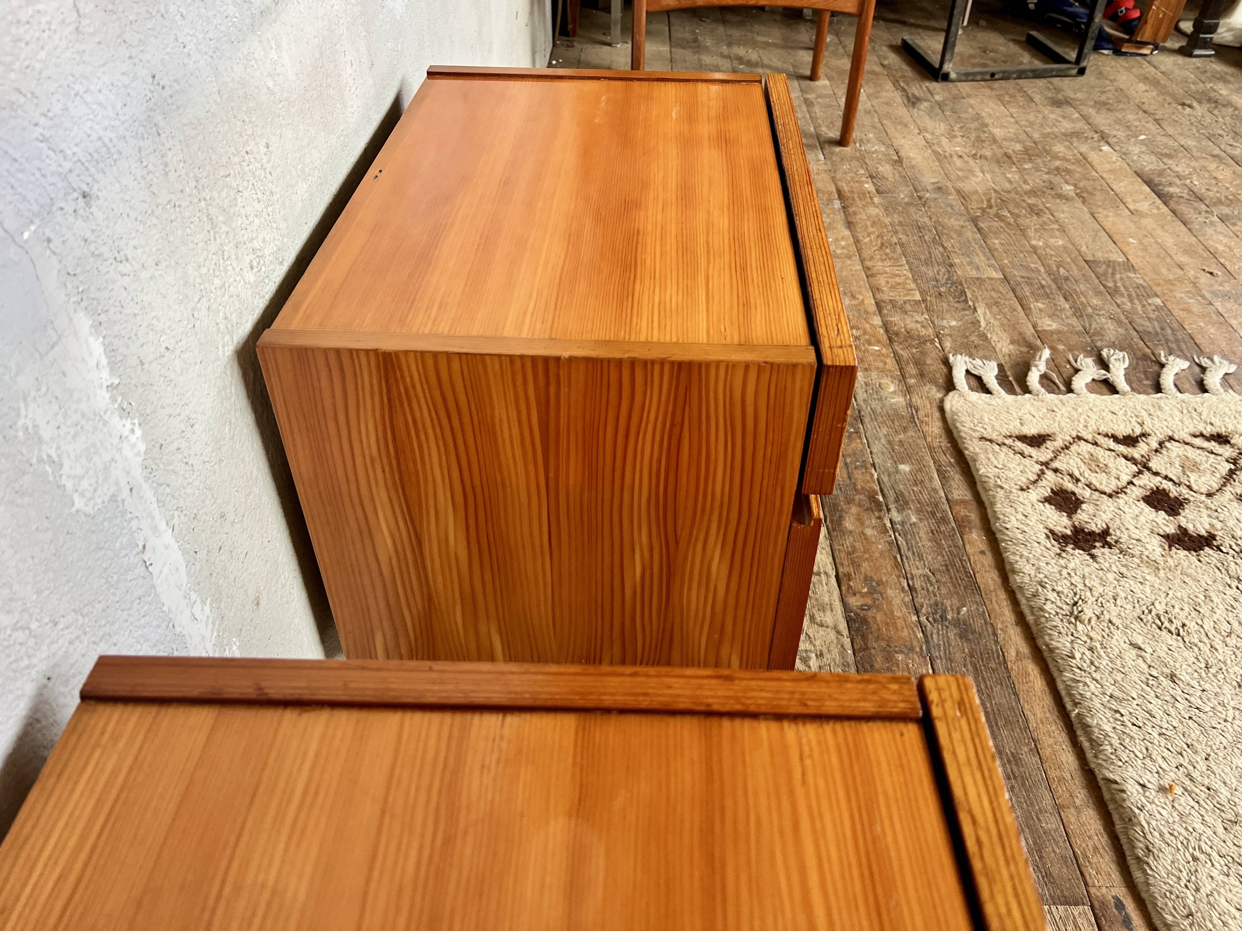 Pair of minimalist vintage bedside tables – 60s look