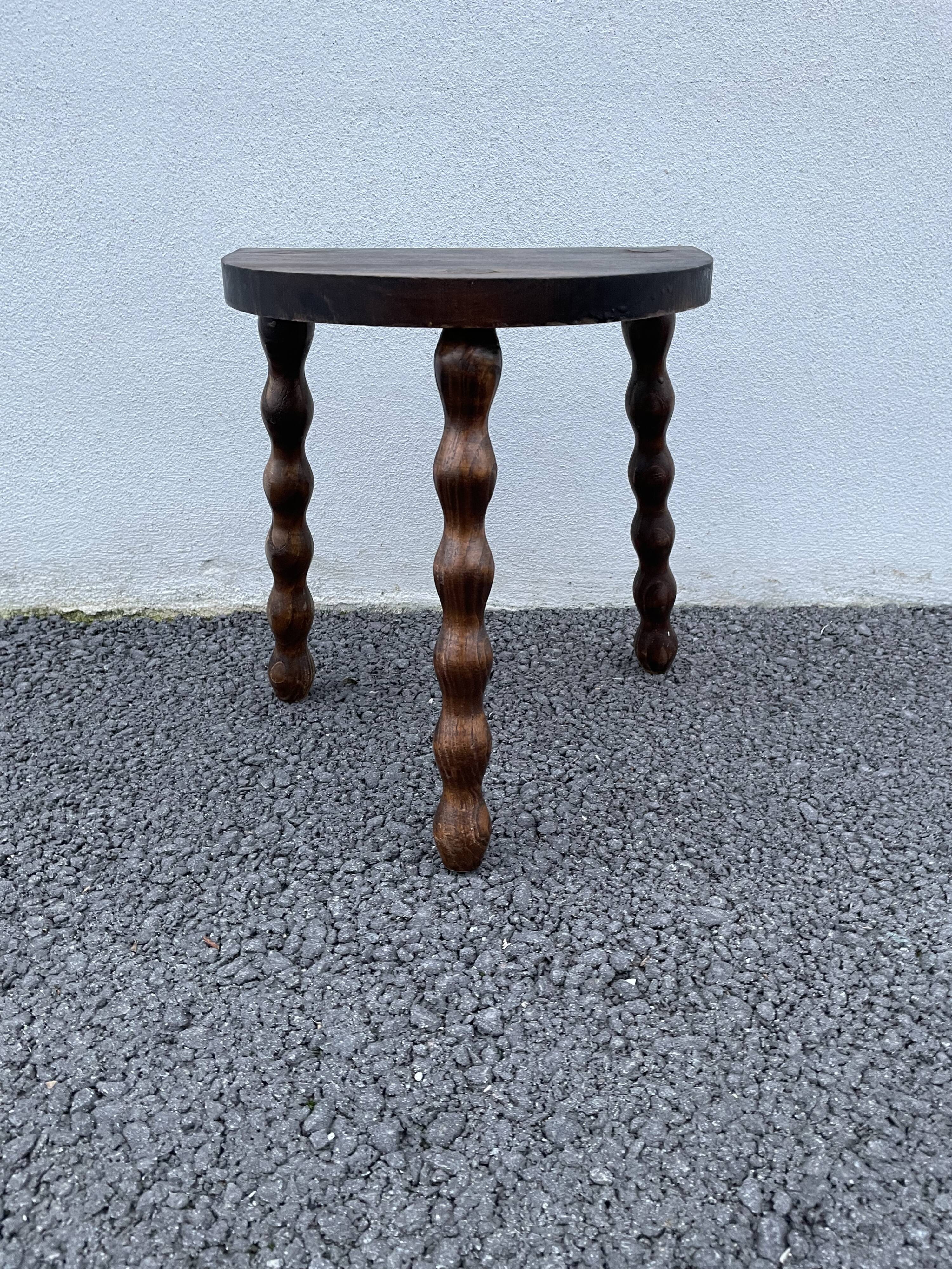 Tripod foot ball stool