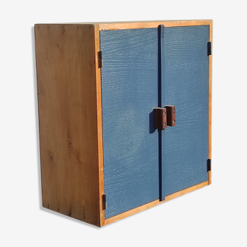 Armoire pharmacie bois peint en bleu design de Libéron