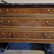 Commode en acajou et placage d'acajou époque Louis XVI, fin du 18ème s.