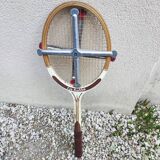 Old tennis racket La Hutte