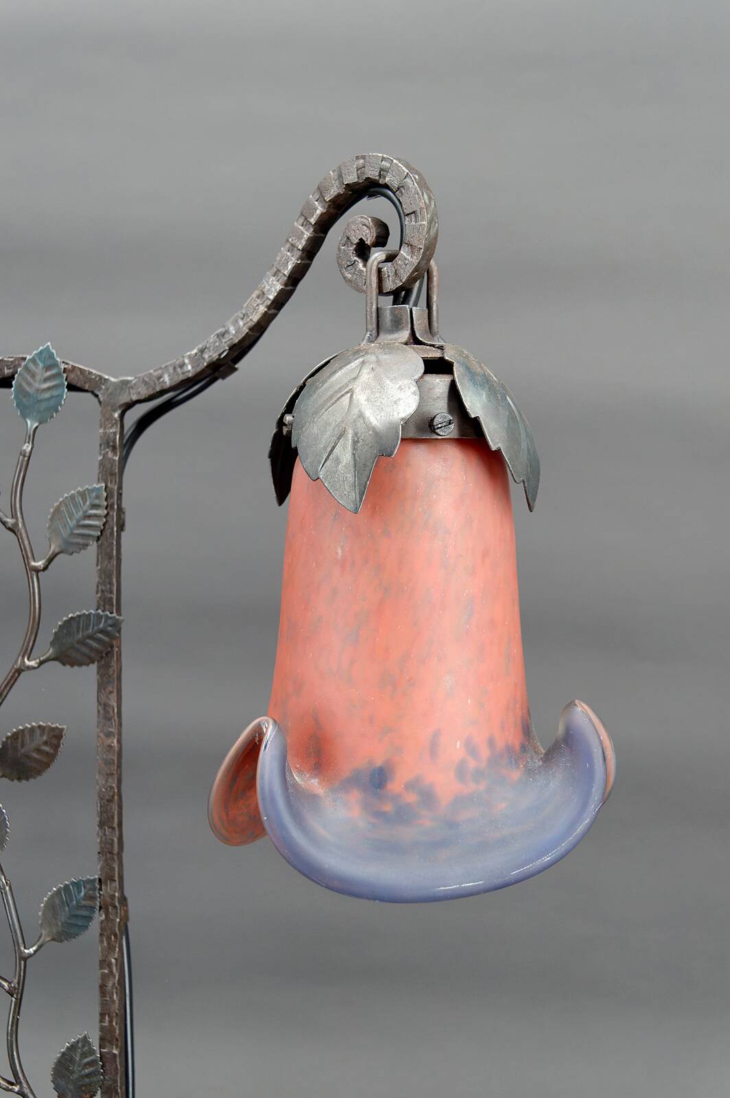 Two-headed wrought iron lamp by Muller, Art Deco, France, Circa 1920