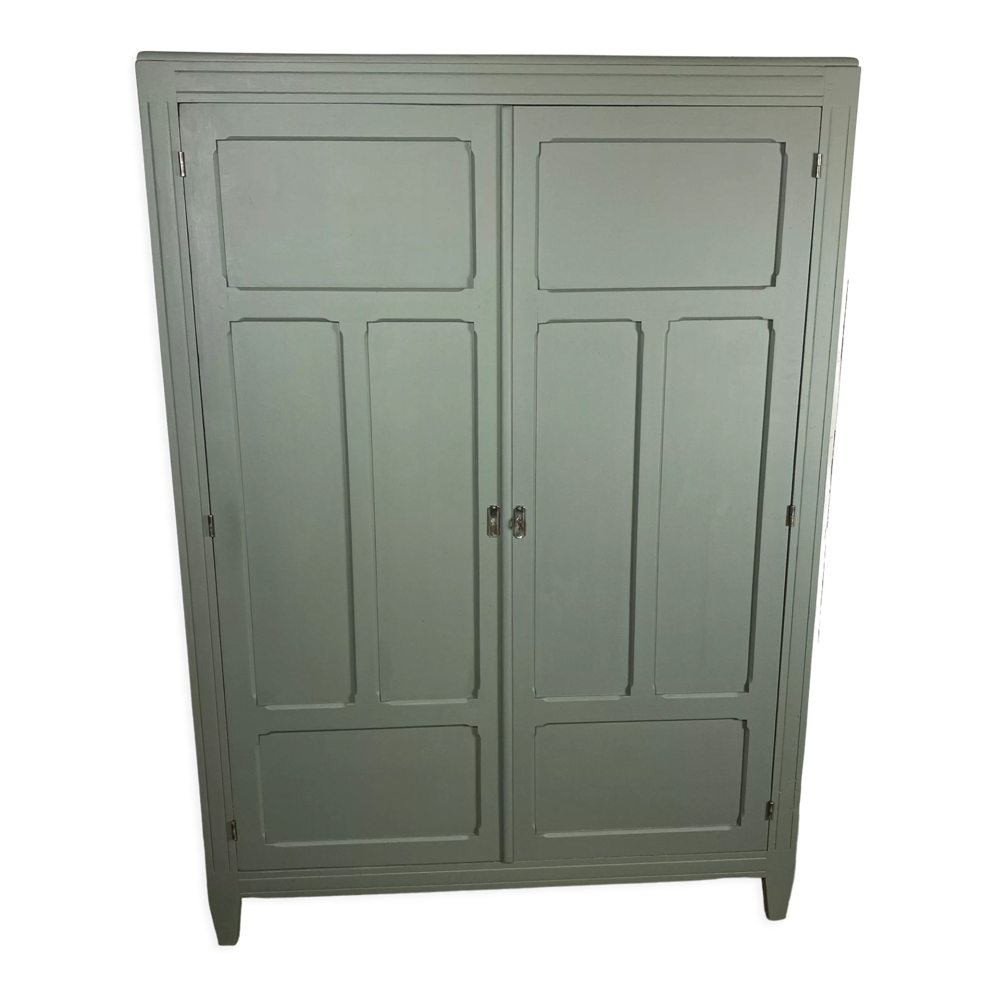 Armoire parisienne vert sauge