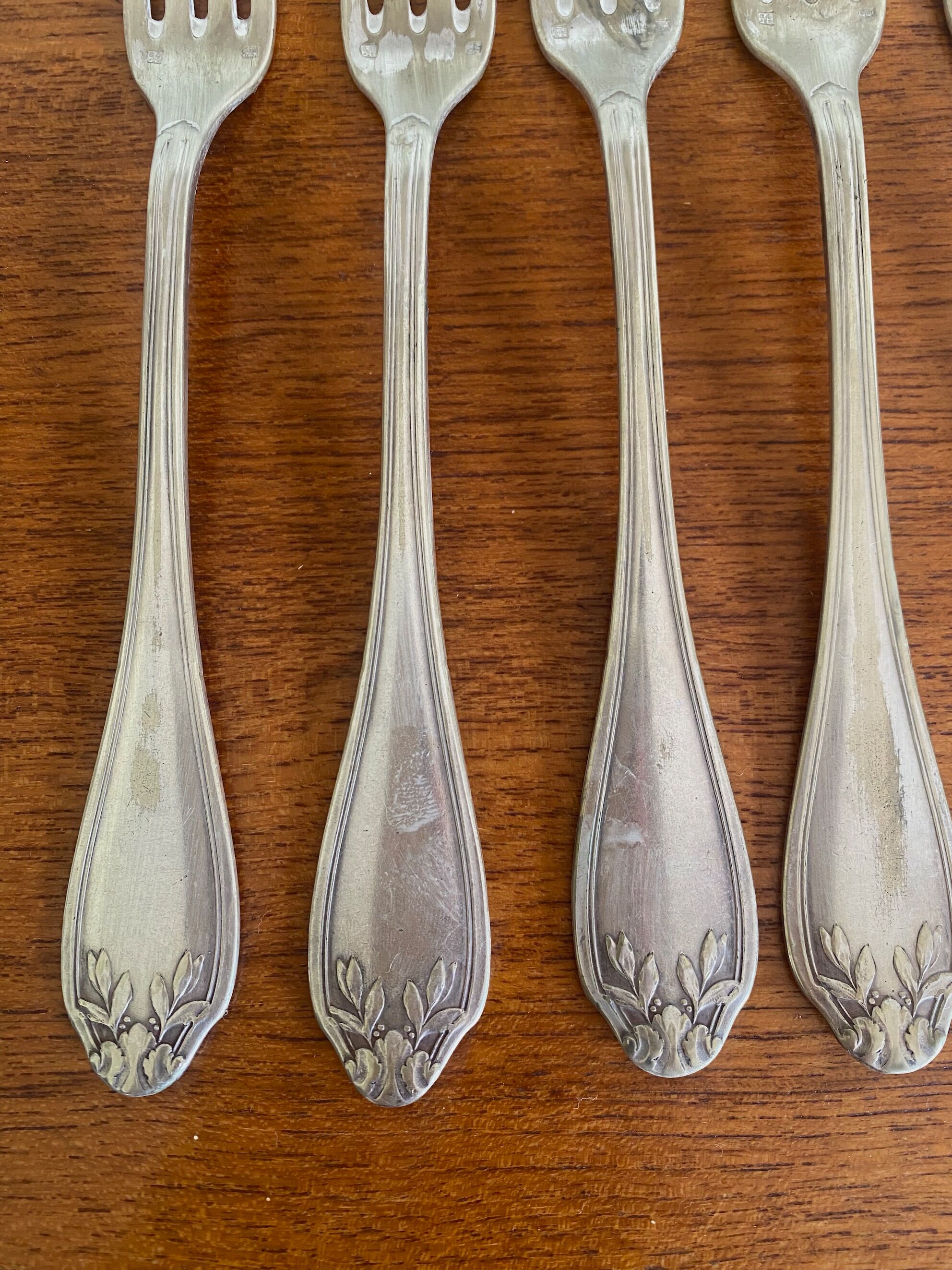 6 fourchettes anciennes en métal argenté