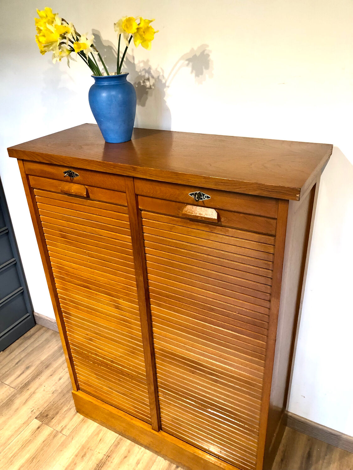 Double curtain folder