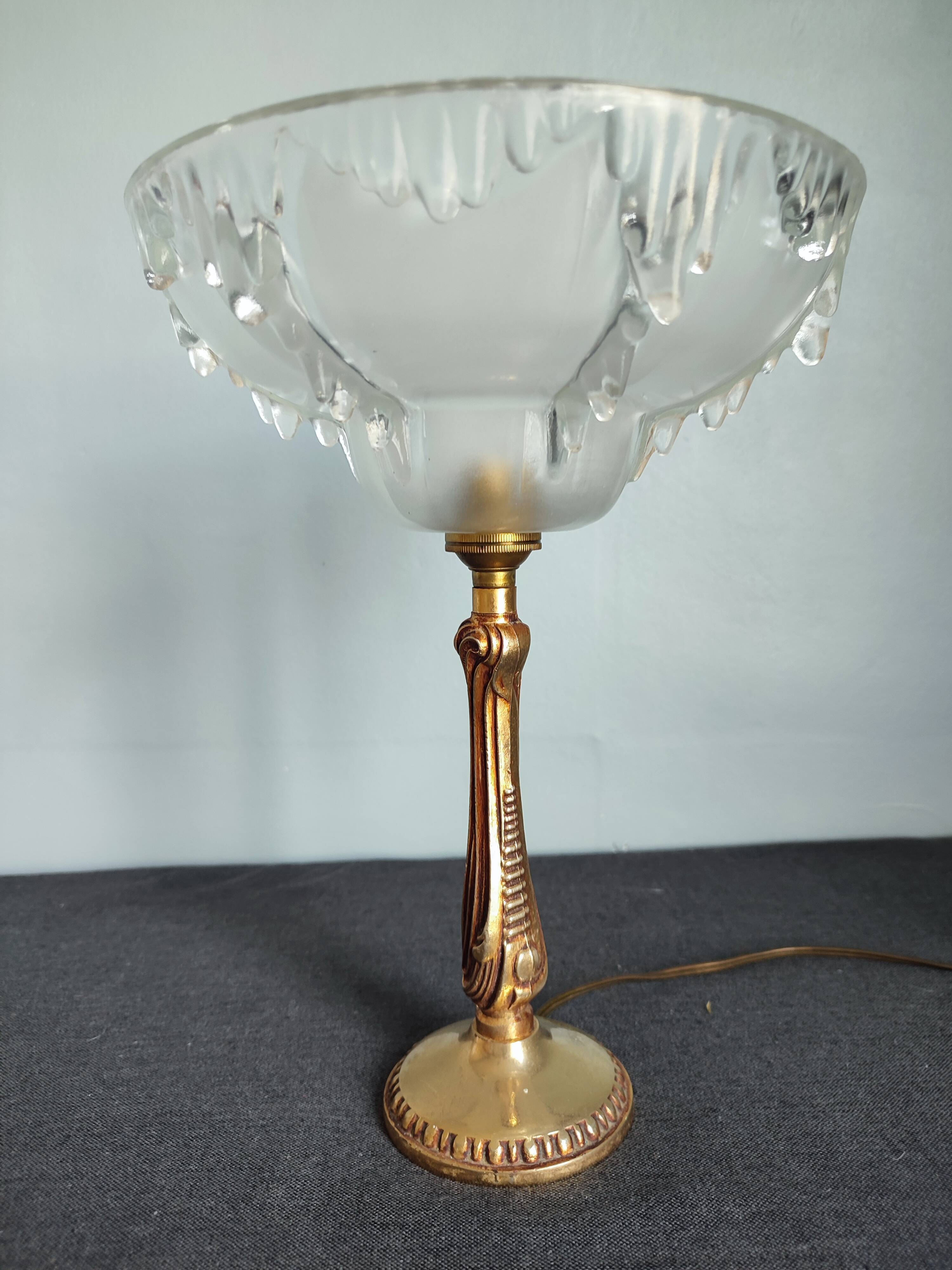 Antique table lamp in bronze and pressed glass by Ezan