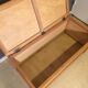 Banc coffre à jouets vintage en bois blond – années 60/70