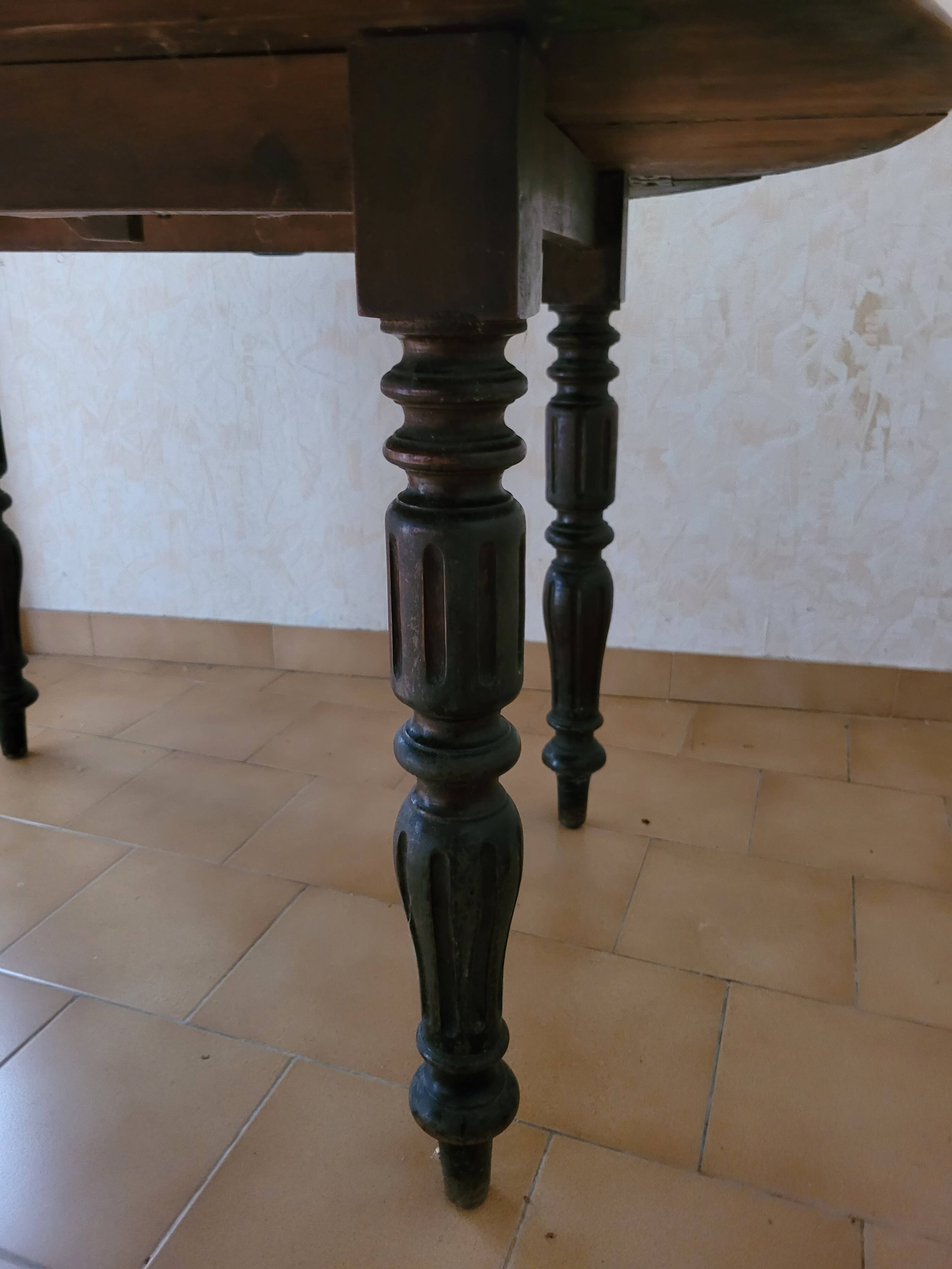 Round table in the louis philippe style