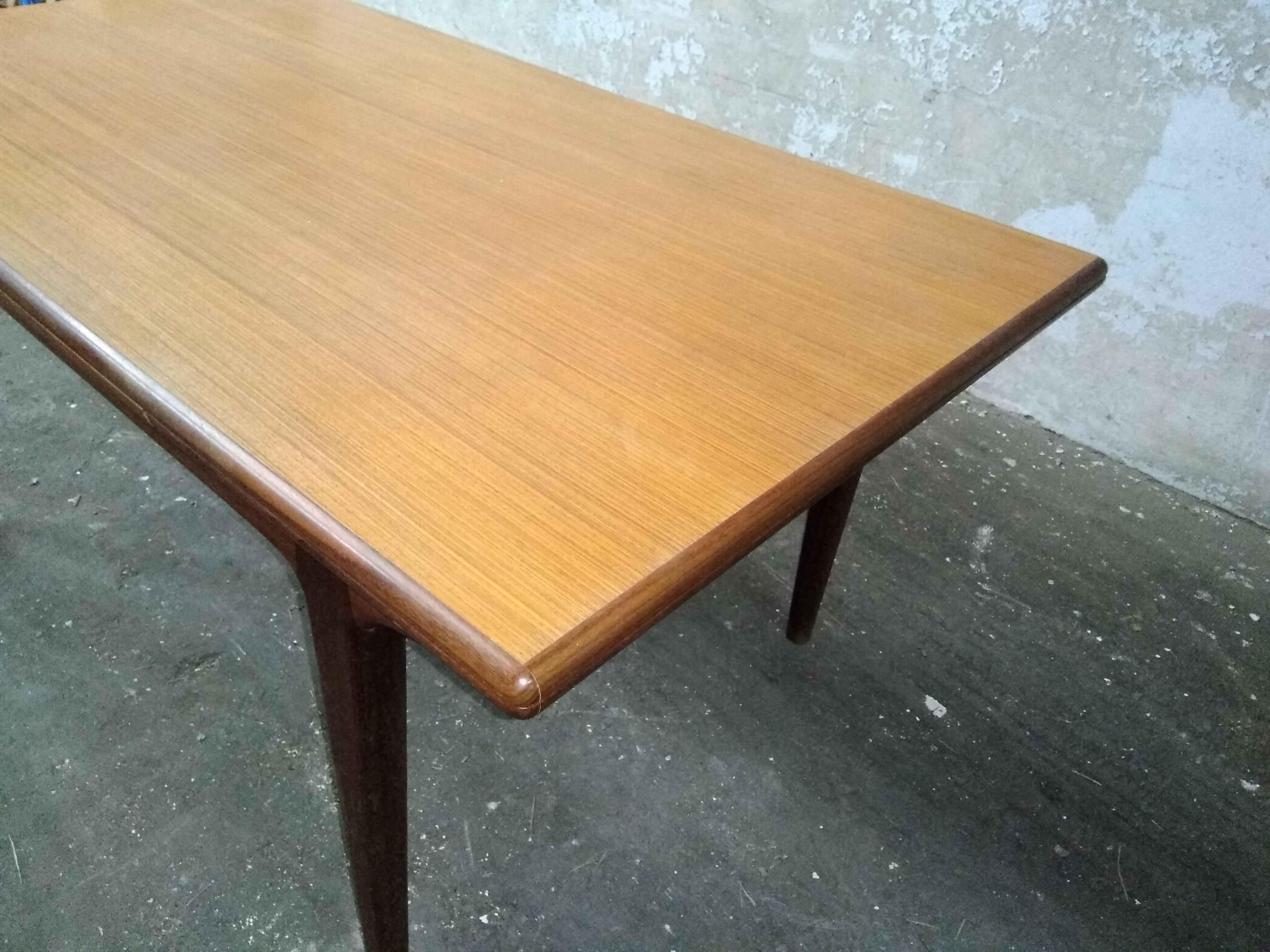 Scandinavian with extension dining table