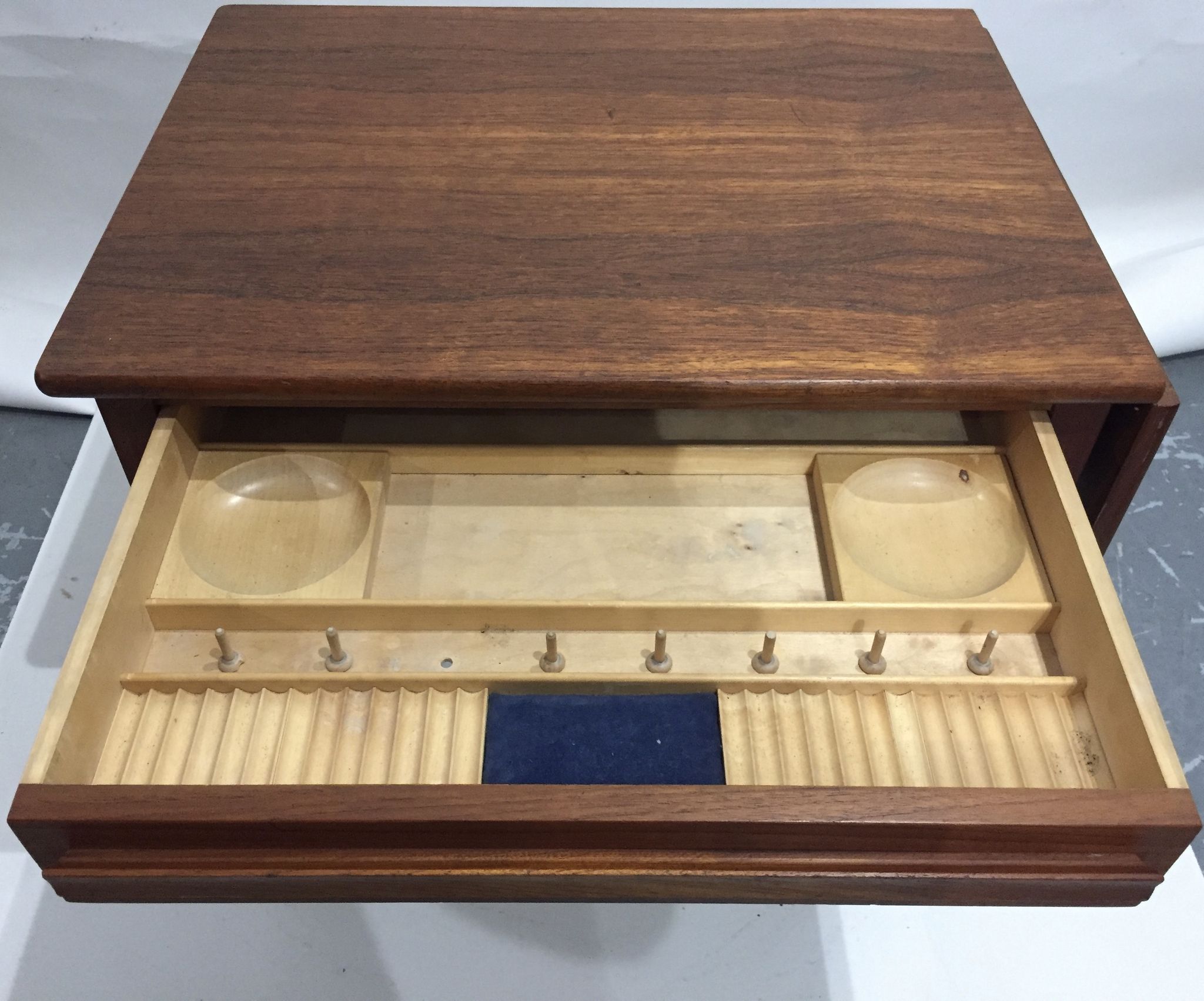 Table basse travailleuse danoise