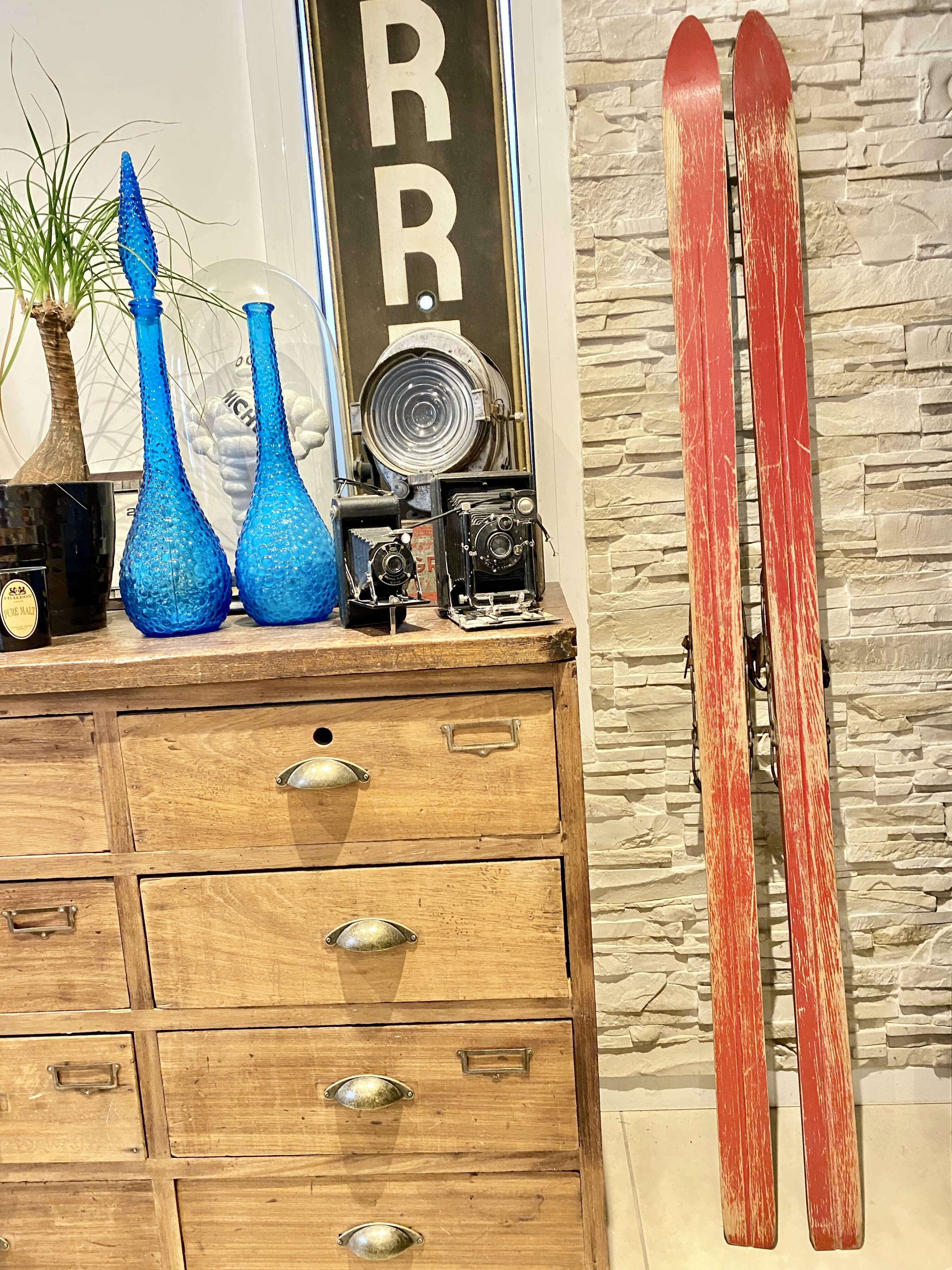 Paire de ski vintage en bois
