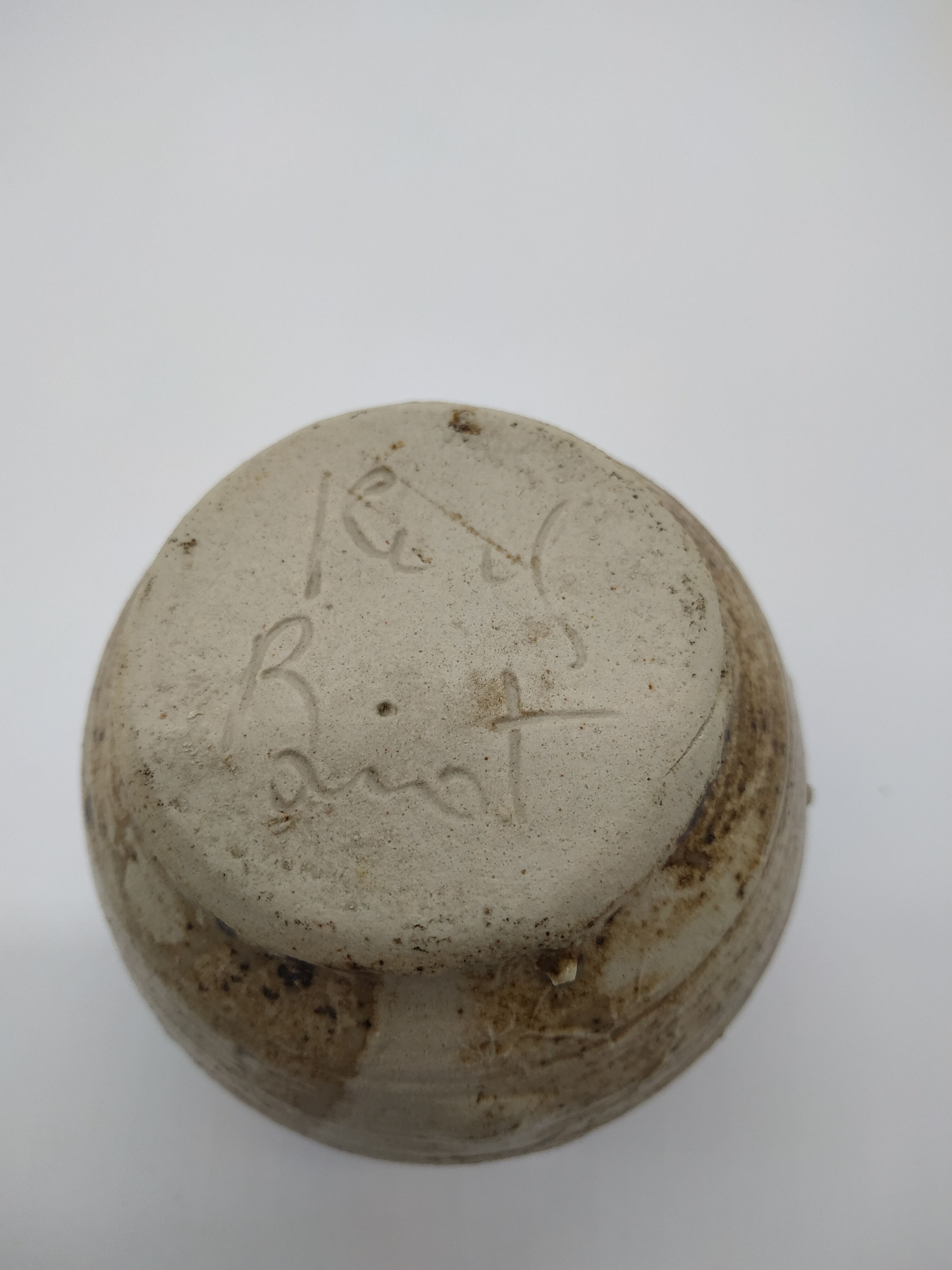 Vase ball in sandstone from Biot signed by Alain Rech