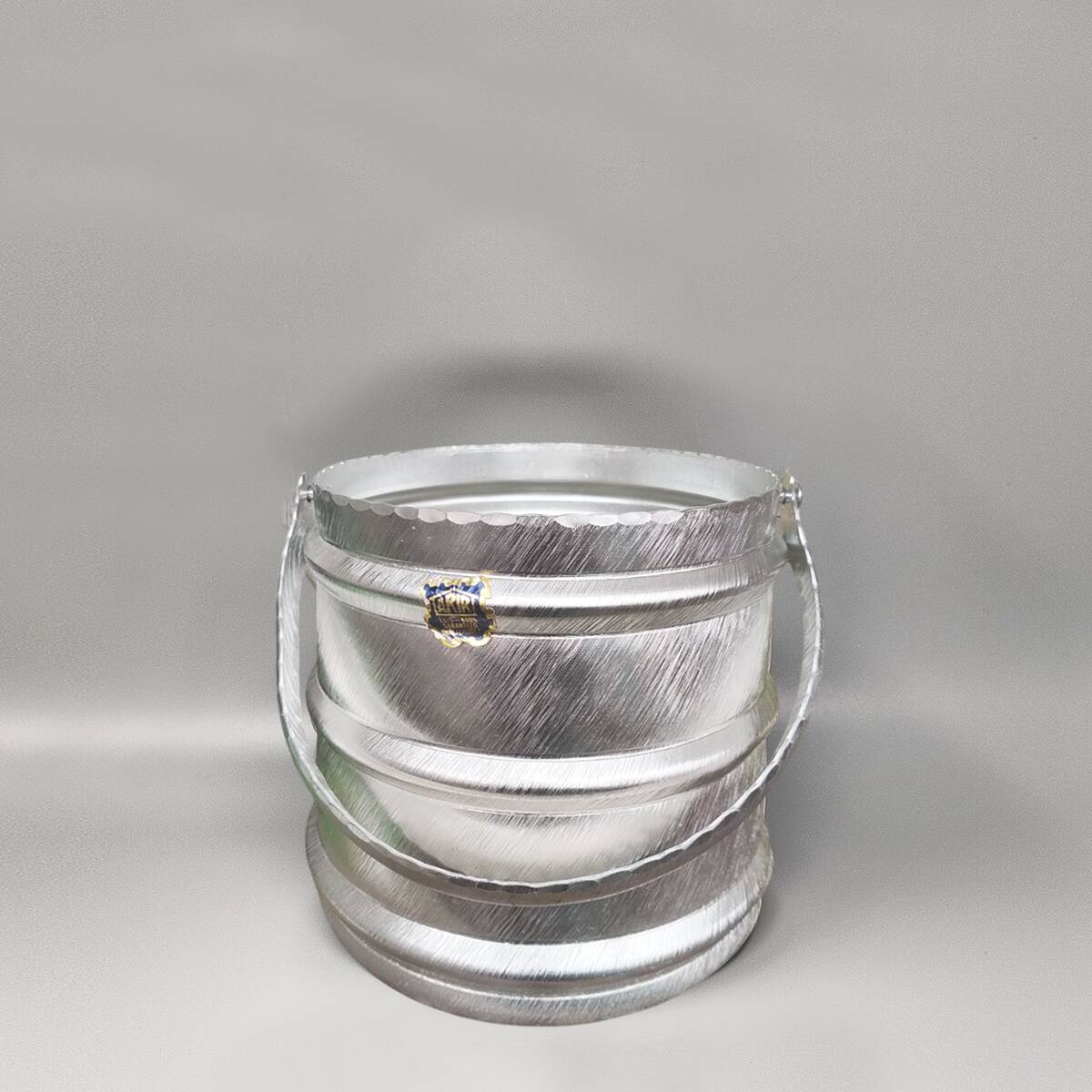 1960s Elegant Champagne Ice Bucket by Arir in Aluminium. Made in Italy