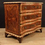 Majestueuse commode galbée style Régence en marqueterie de bois de rose et palissandre