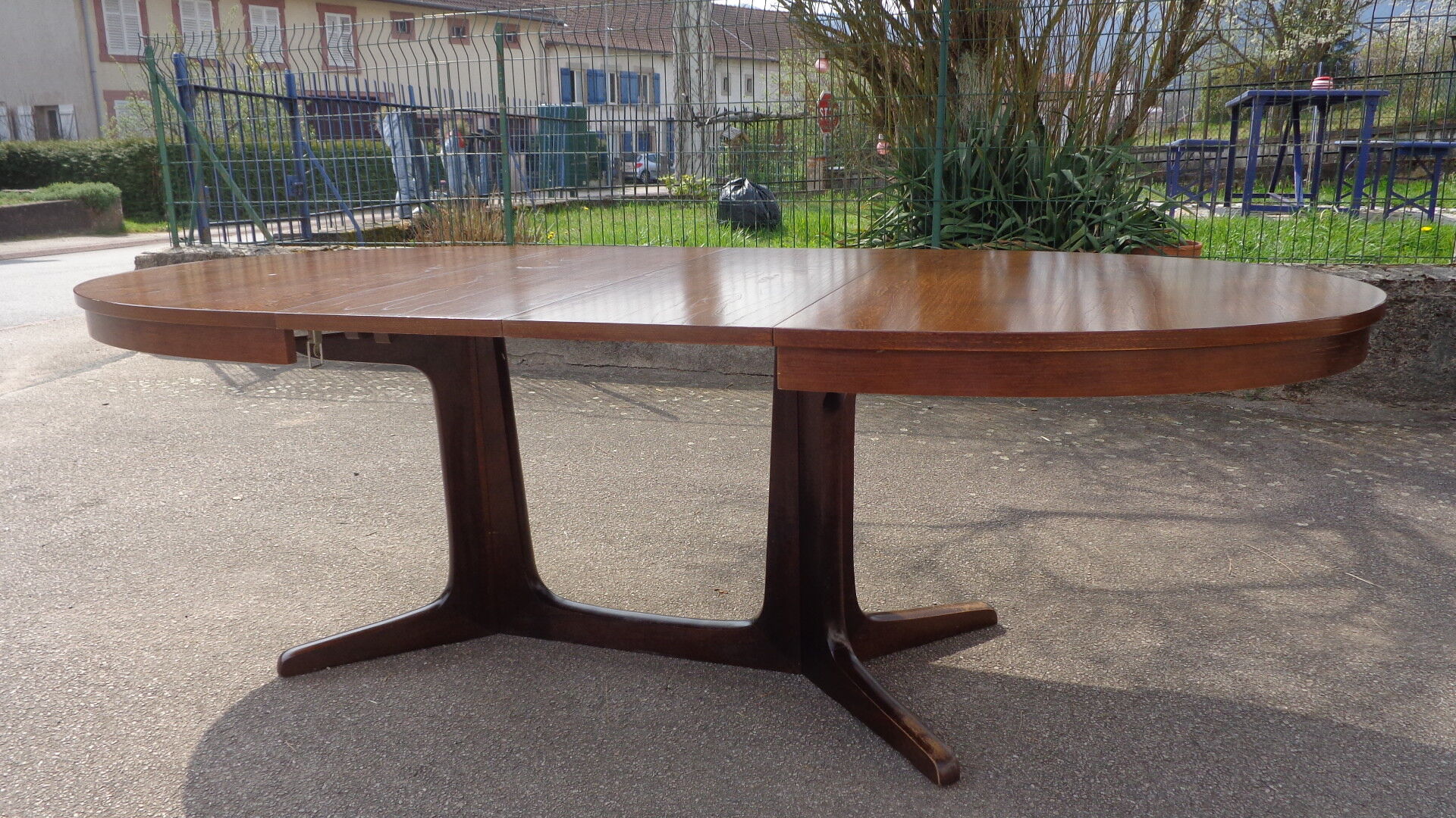 Oval Baumann table