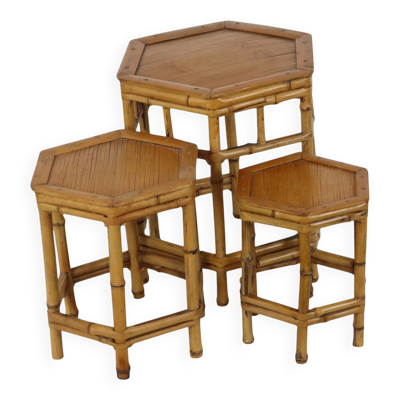 Ensemble vintage de 3 tables d'appoint en bambou et rotin / tables gigognes – style boho