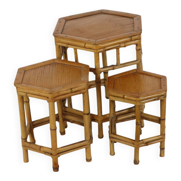 Ensemble vintage de 3 tables d'appoint en bambou et rotin / tables gigognes – style boho