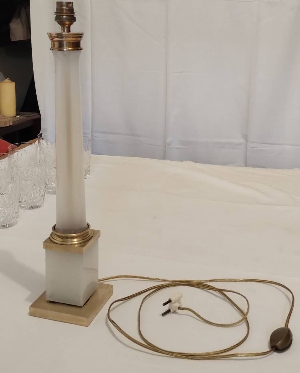 Desk or table lamp