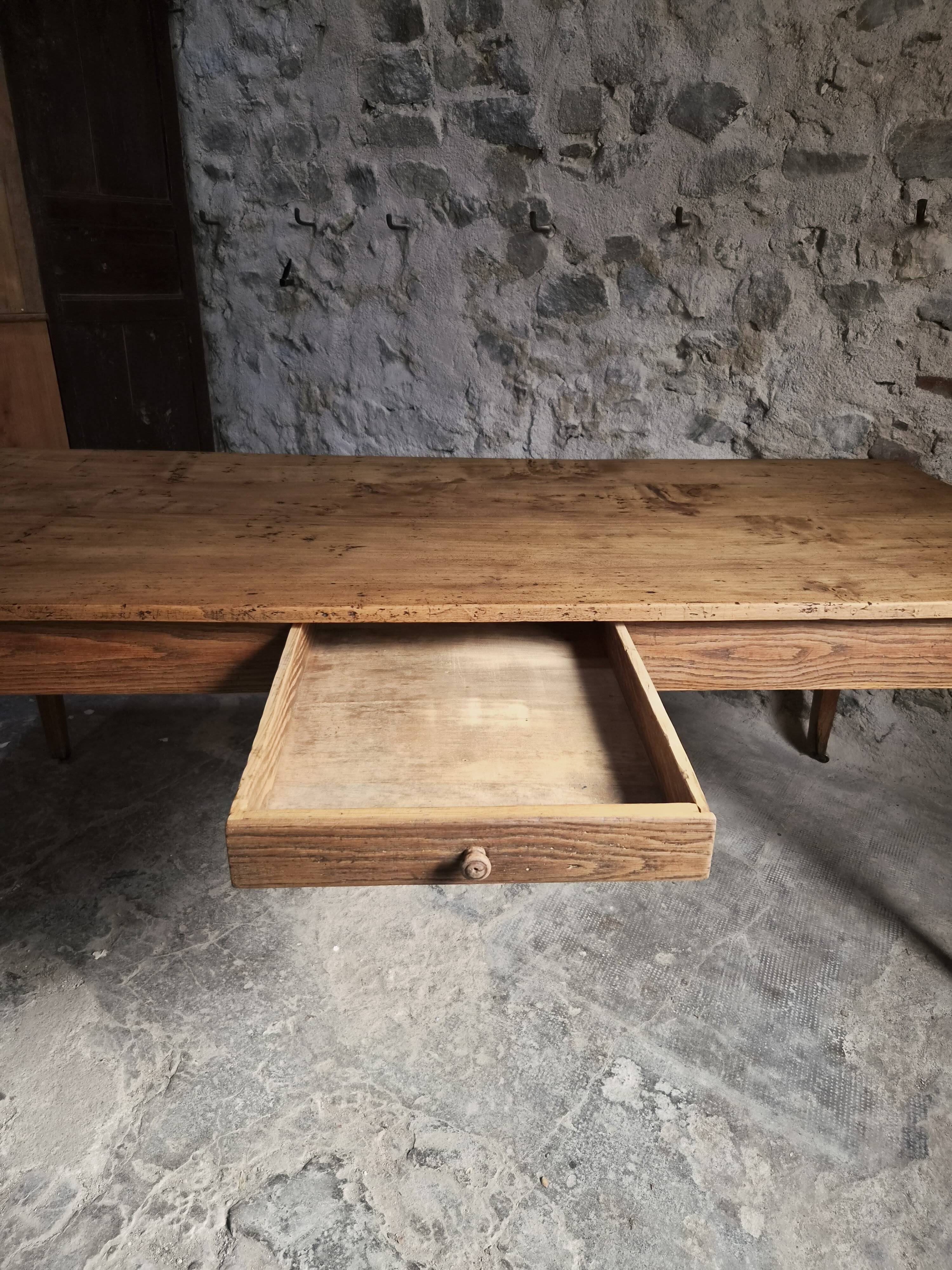 Antique French farmhouse dining table in oak and poplar, 1850–1900